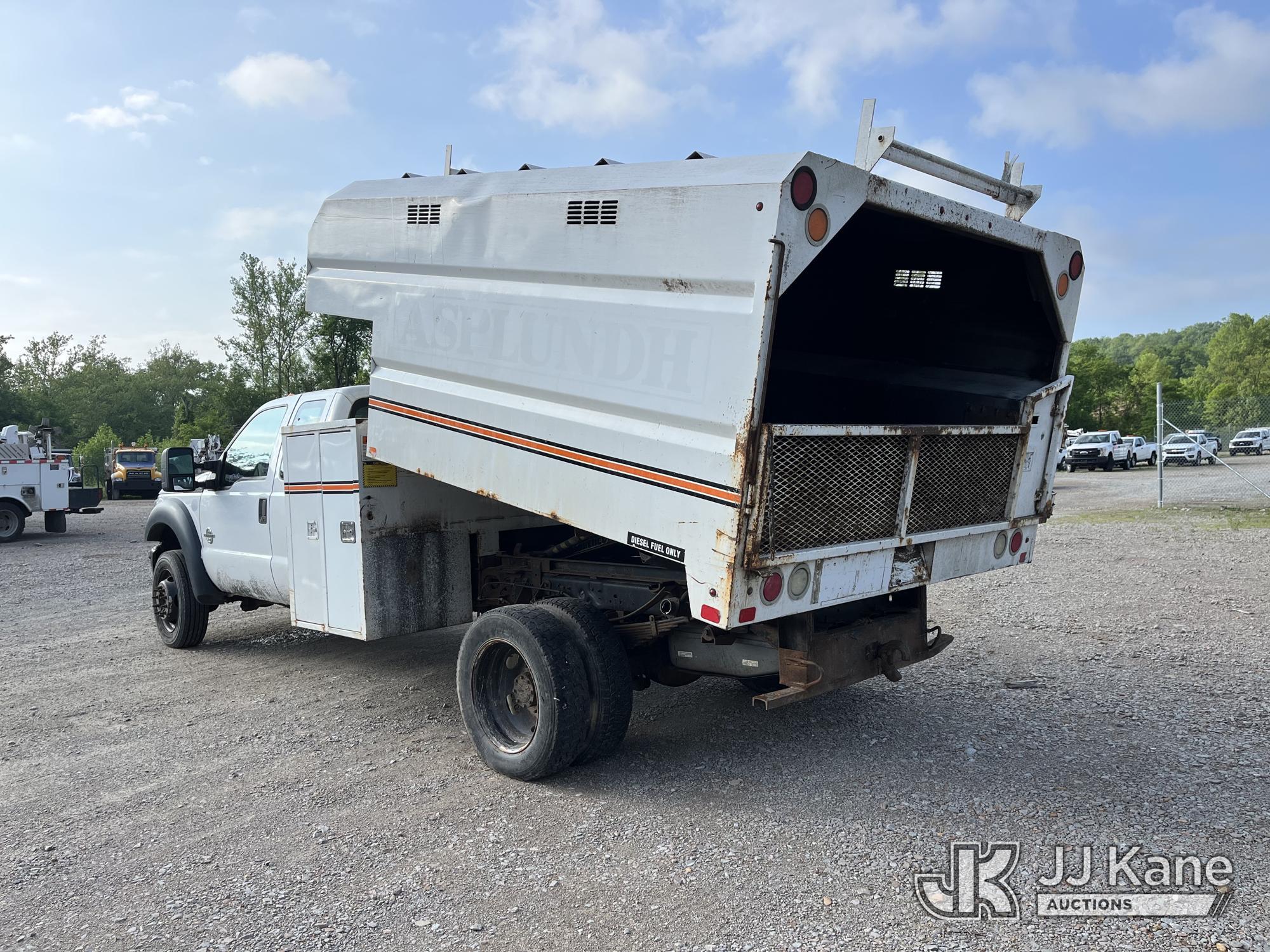 (Smock, PA) 2015 Ford F550 4x4 Chipper Dump Truck Runs, Moves & Operates, Check Engine Light On, Jum