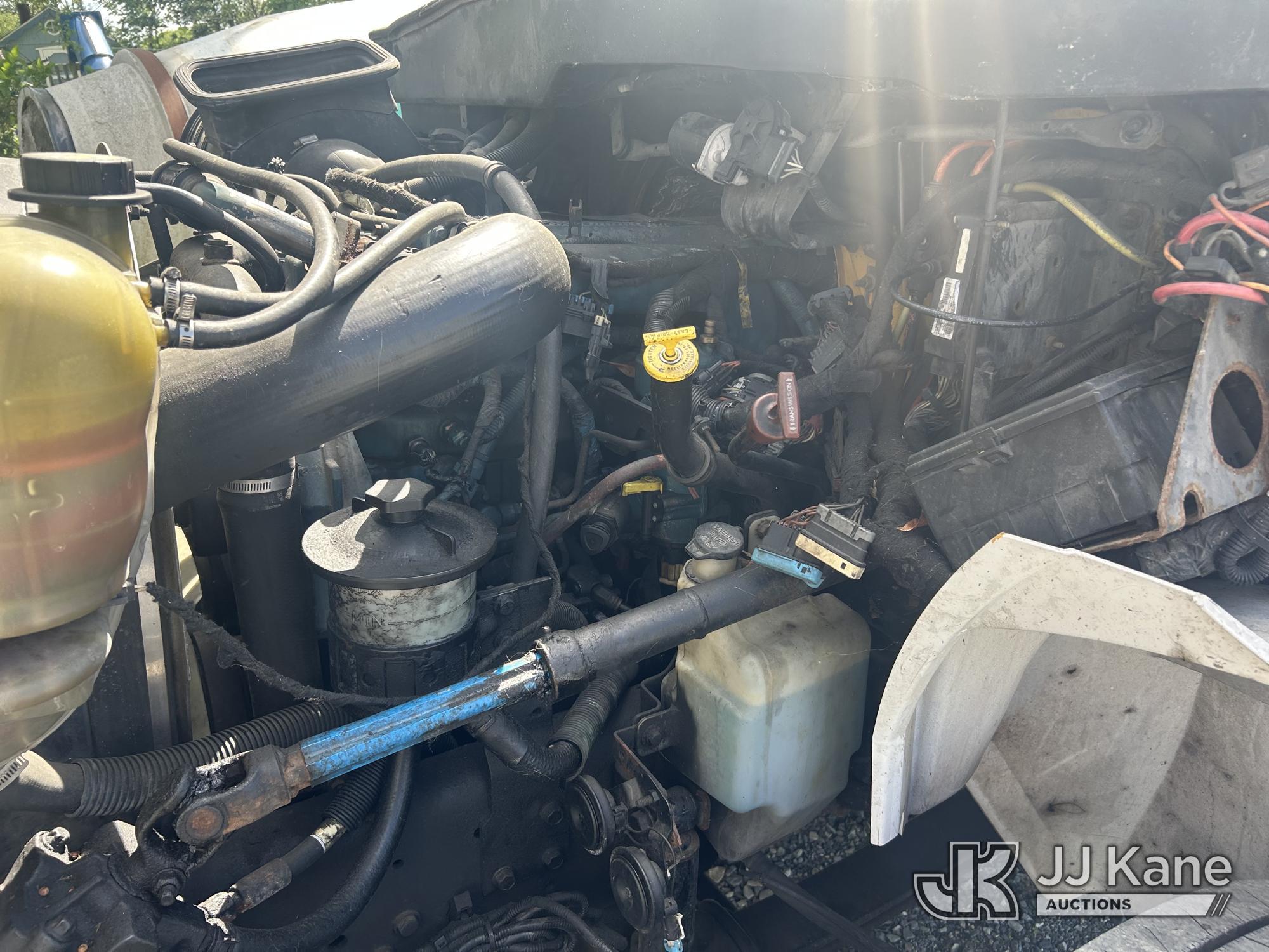 (Hagerstown, MD) 2006 International 4300 Flatbed/Attenuator Truck Not Running, No Power, Condition U