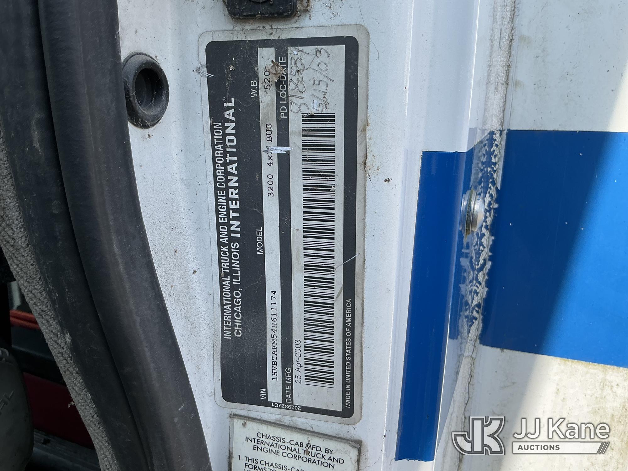 (Plains, PA) 2004 International 3200 Cutaway Passenger Bus Not Running, Must Tow, Animal Waste Smell
