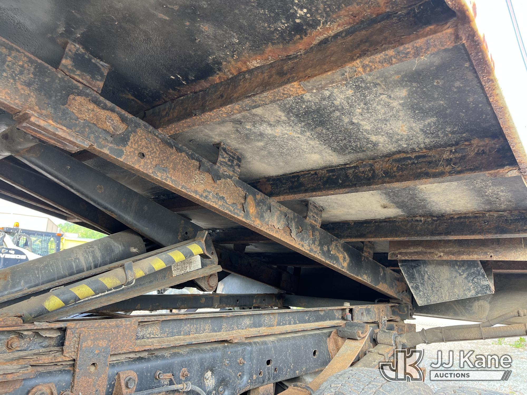 (Smock, PA) 2015 Ford F550 4x4 Chipper Dump Truck Runs, Moves & Operates, Check Engine Light On, Jum