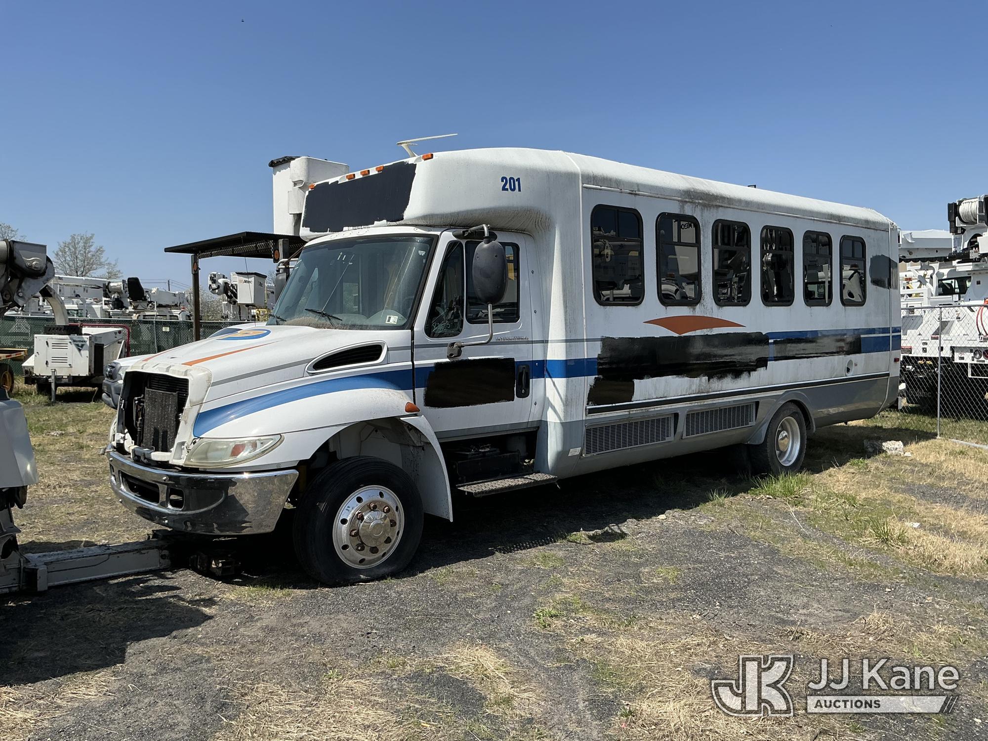 (Plains, PA) 2004 International 3200 Cutaway Passenger Bus Not Running, Must Tow, Animal Waste Smell