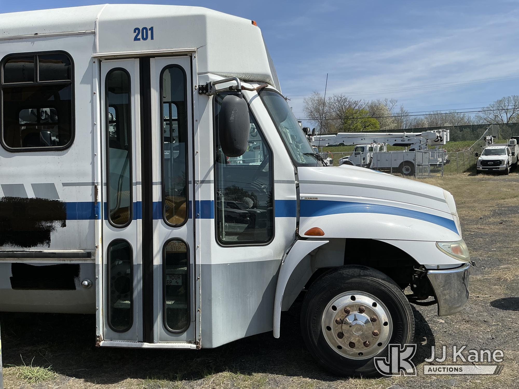 (Plains, PA) 2004 International 3200 Cutaway Passenger Bus Not Running, Must Tow, Animal Waste Smell