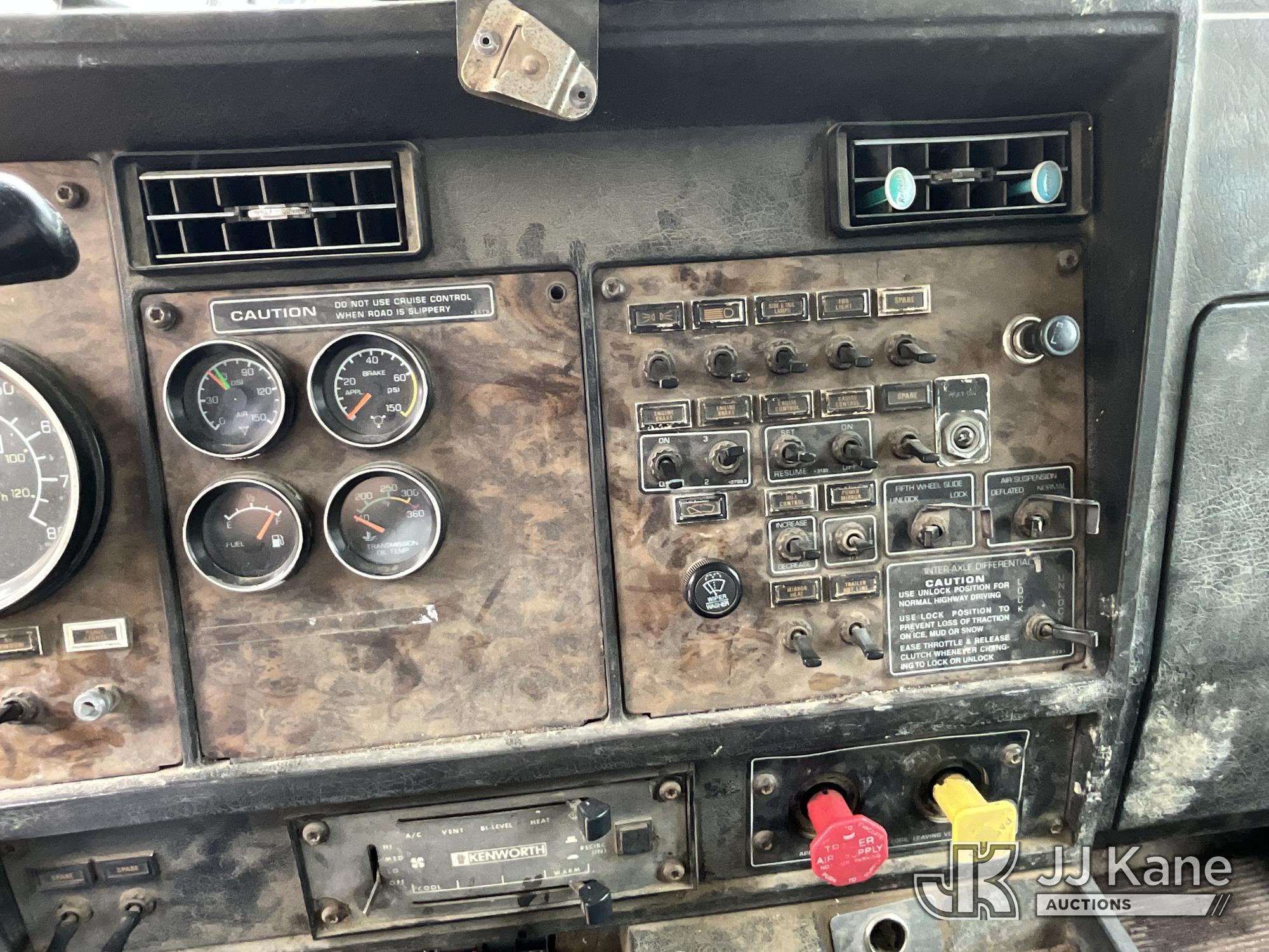 (Sparta, MI) 1996 Kenworth T800 Flatbed Truck Runs & Moves) (Rust, Front Bumper Bent