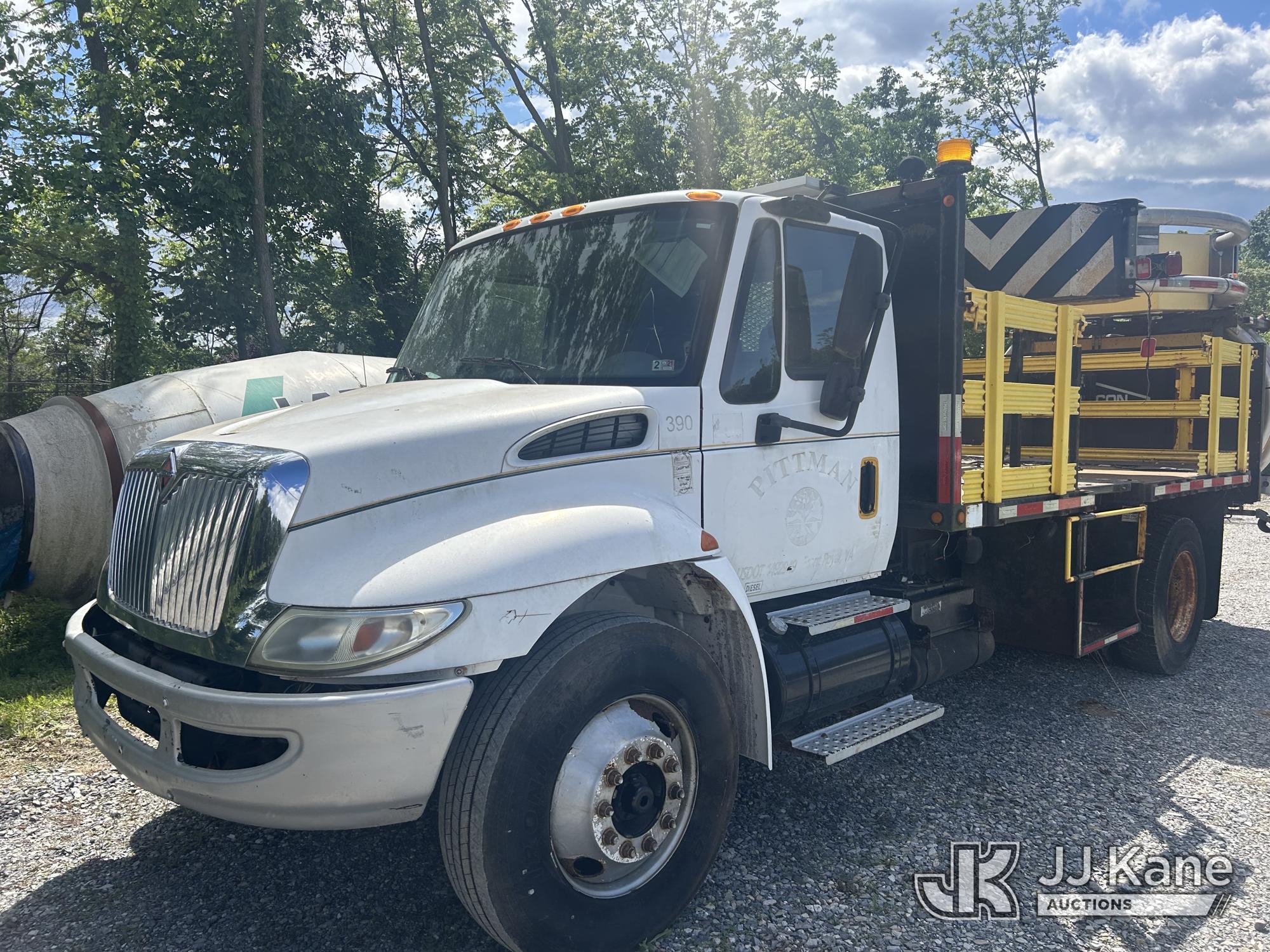 (Hagerstown, MD) 2006 International 4300 Flatbed/Attenuator Truck Not Running, No Power, Condition U
