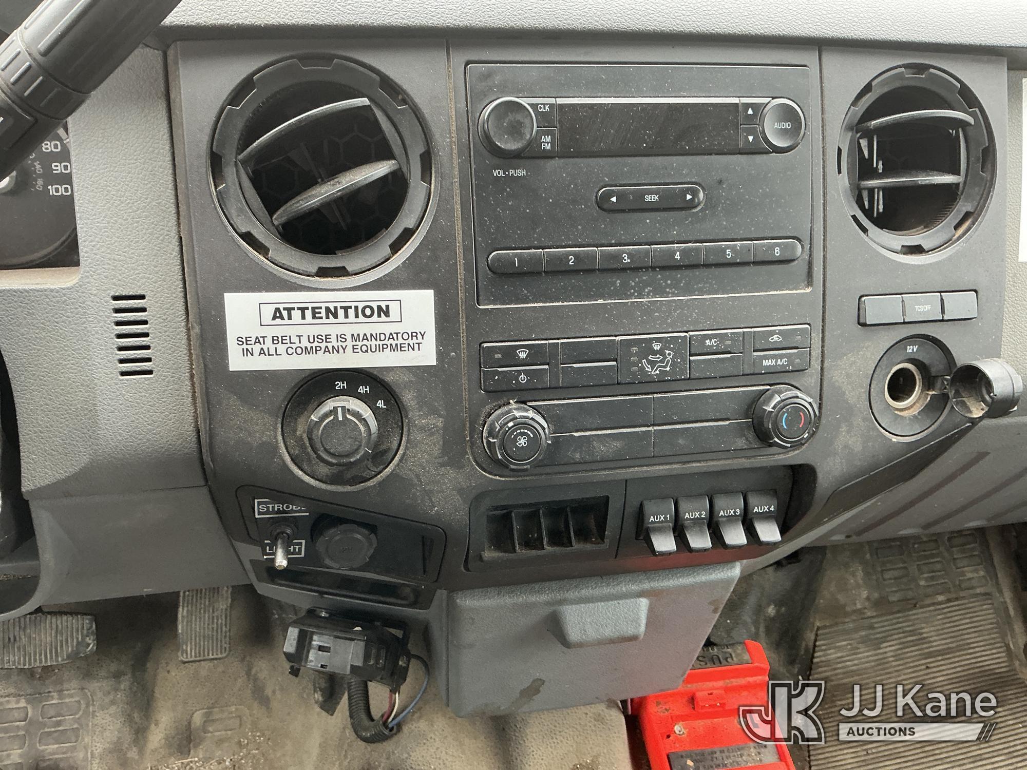 (Fort Wayne, IN) 2015 Ford F550 4x4 Crew-Cab Chipper Dump Truck Runs, Moves & Dump Body Operates) (W