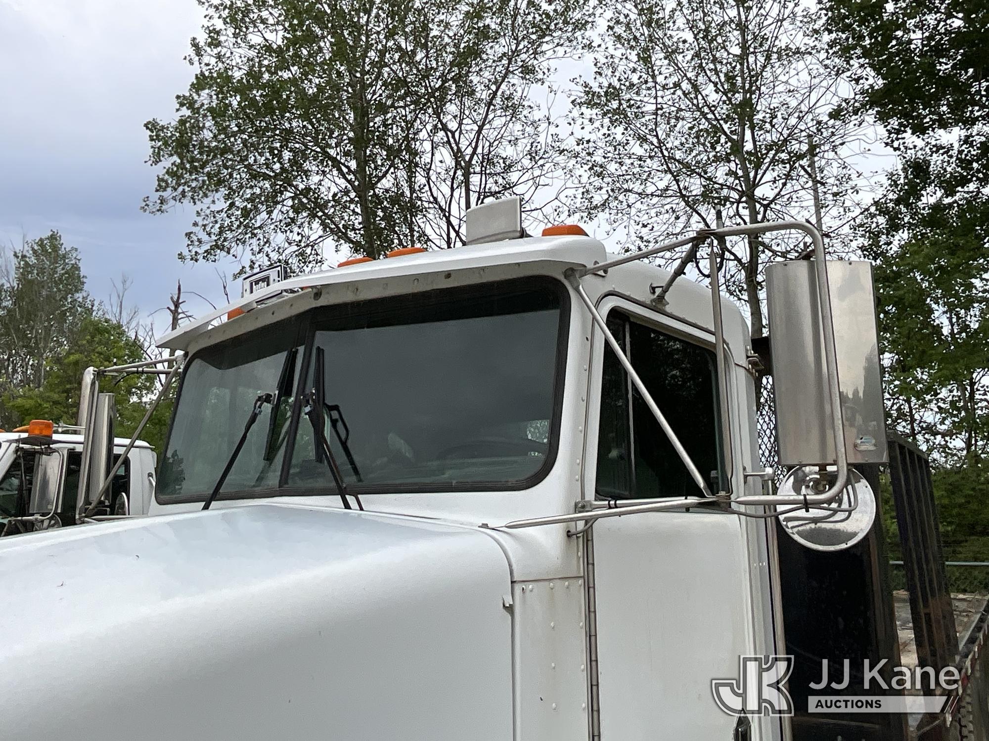 (Sparta, MI) 1996 Kenworth T800 Flatbed Truck Runs & Moves) (Rust, Front Bumper Bent