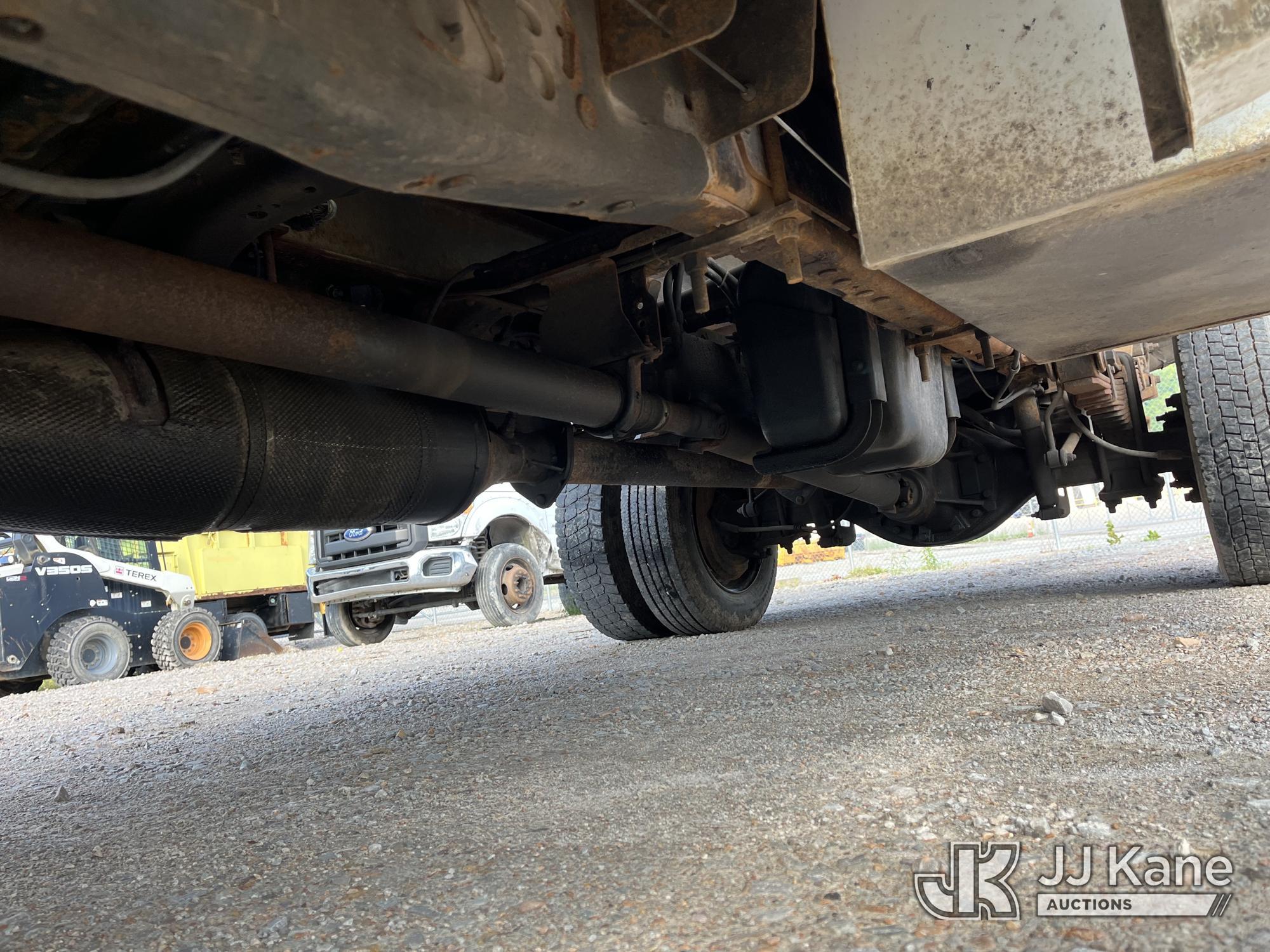 (Smock, PA) 2015 Ford F550 4x4 Chipper Dump Truck Runs, Moves & Operates, Check Engine Light On, Jum