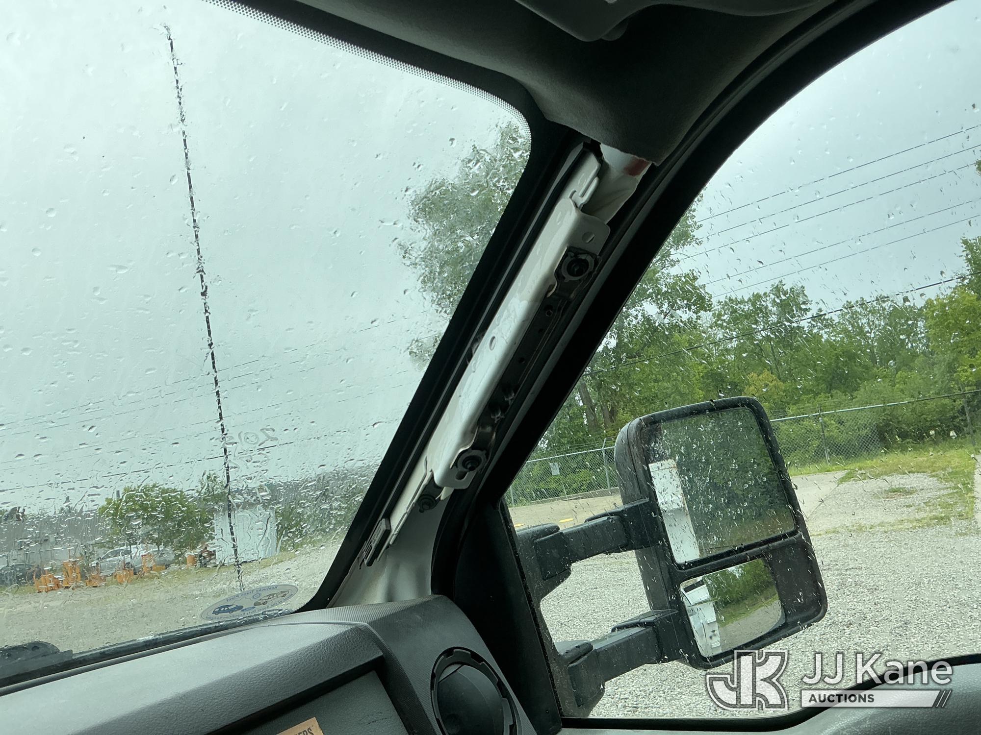 (Fort Wayne, IN) 2015 Ford F550 4x4 Crew-Cab Chipper Dump Truck Runs, Moves & Dump Body Operates) (W