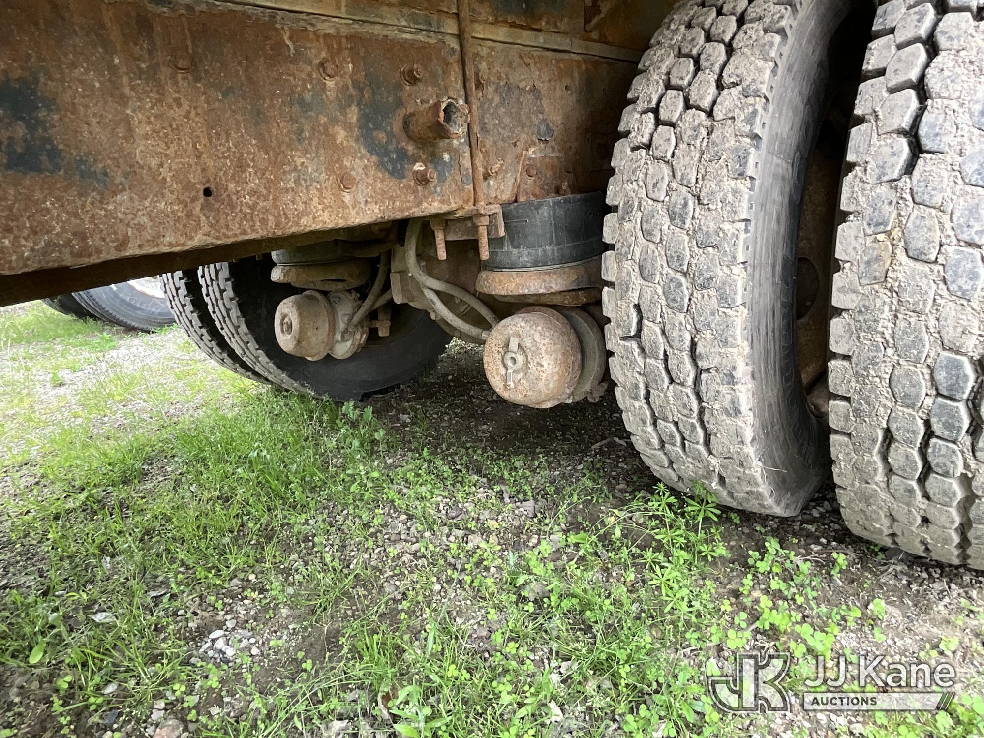 (Sparta, MI) 1996 Kenworth T800 Flatbed Truck Runs & Moves) (Rust, Front Bumper Bent