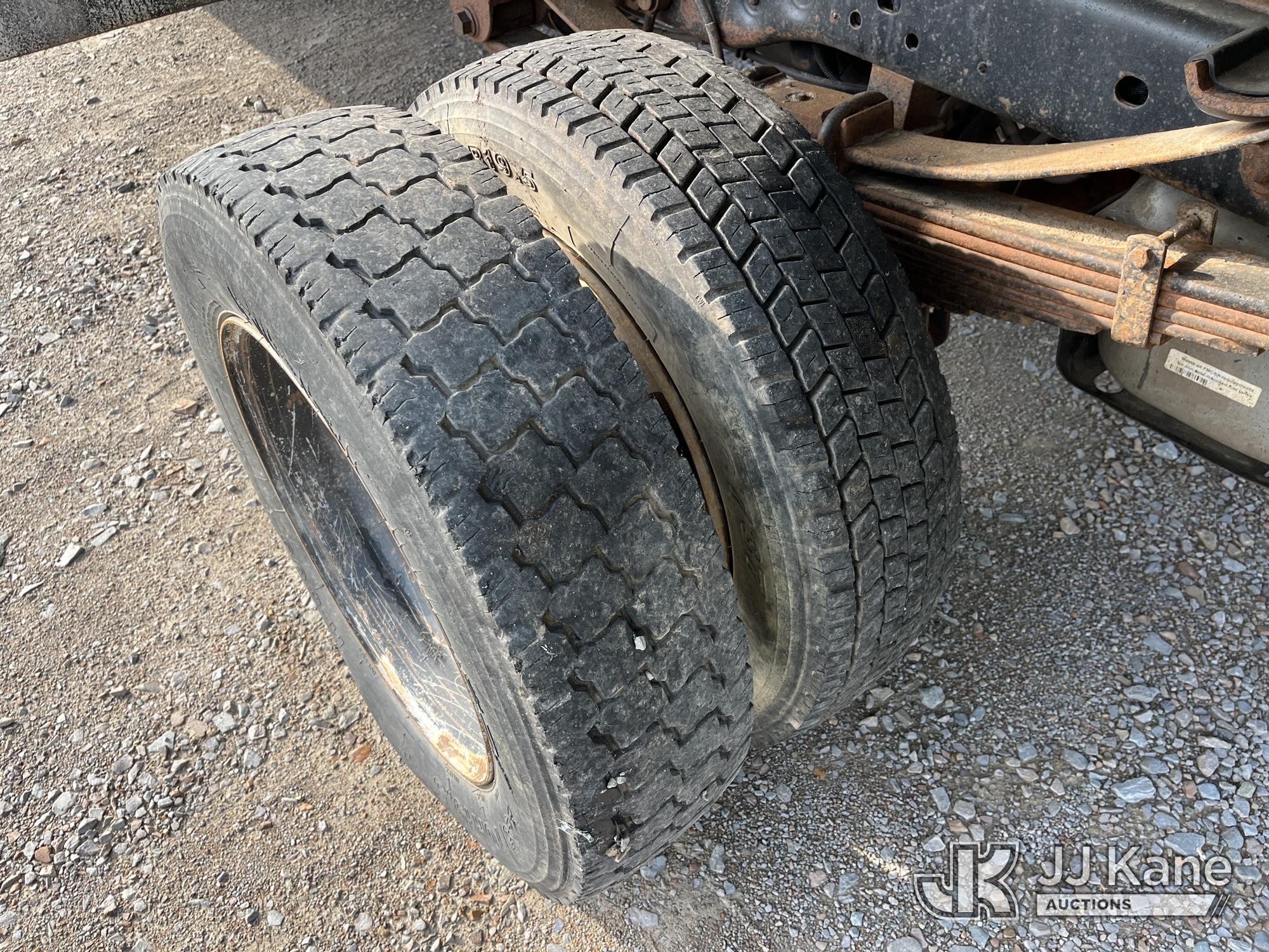 (Smock, PA) 2015 Ford F550 4x4 Chipper Dump Truck Runs, Moves & Operates, Check Engine Light On, Jum