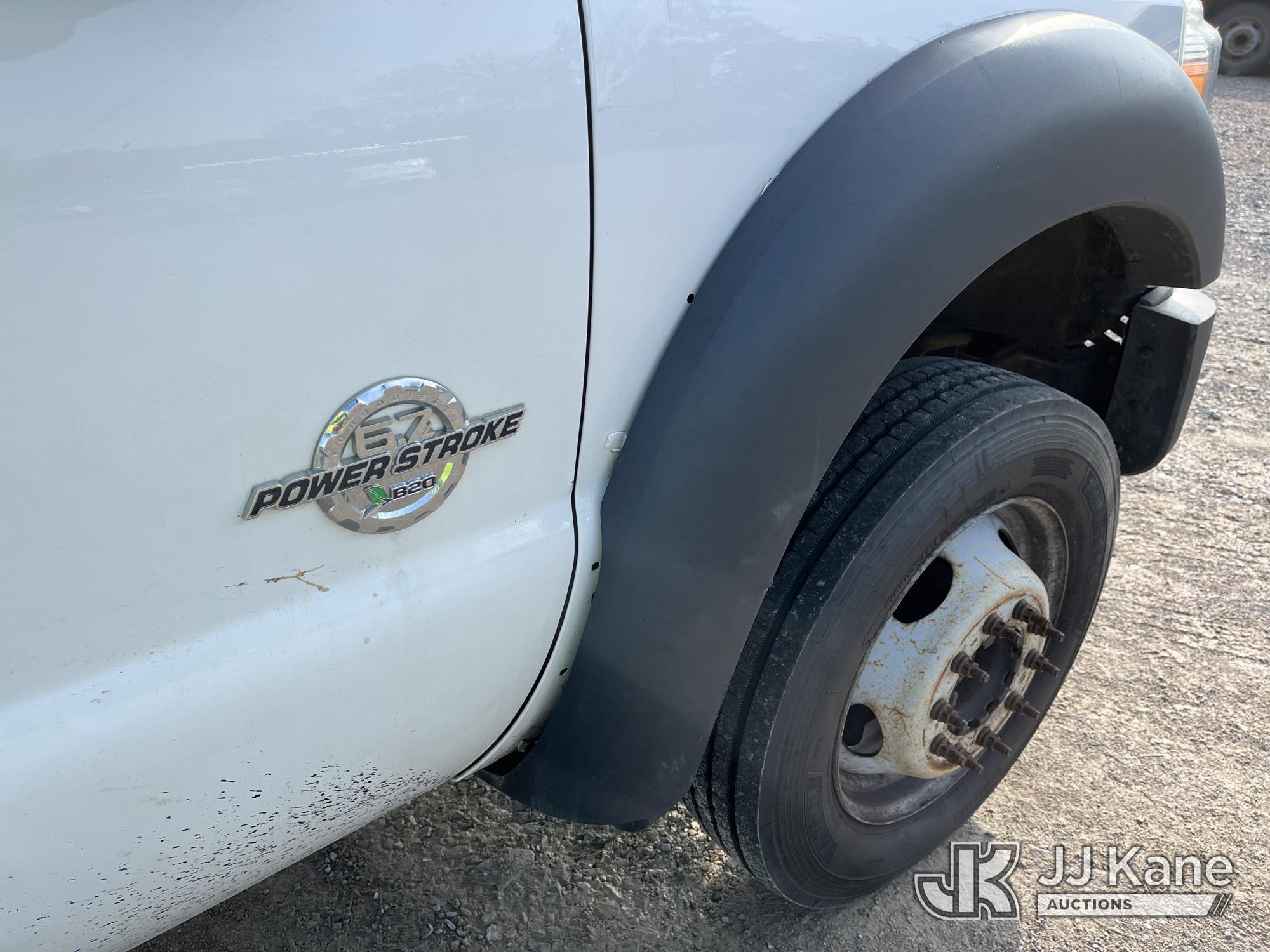 (Smock, PA) 2015 Ford F550 4x4 Chipper Dump Truck Runs, Moves & Operates, Check Engine Light On, Jum