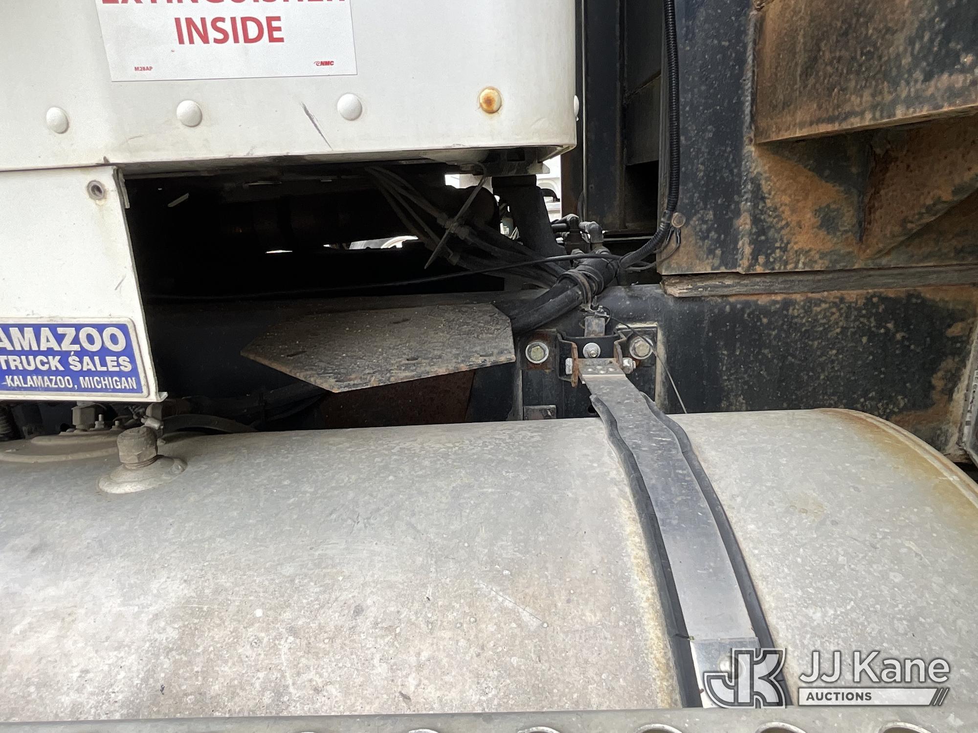 (Sparta, MI) 1996 Kenworth T800 Flatbed Truck Runs & Moves) (Rust, Front Bumper Bent