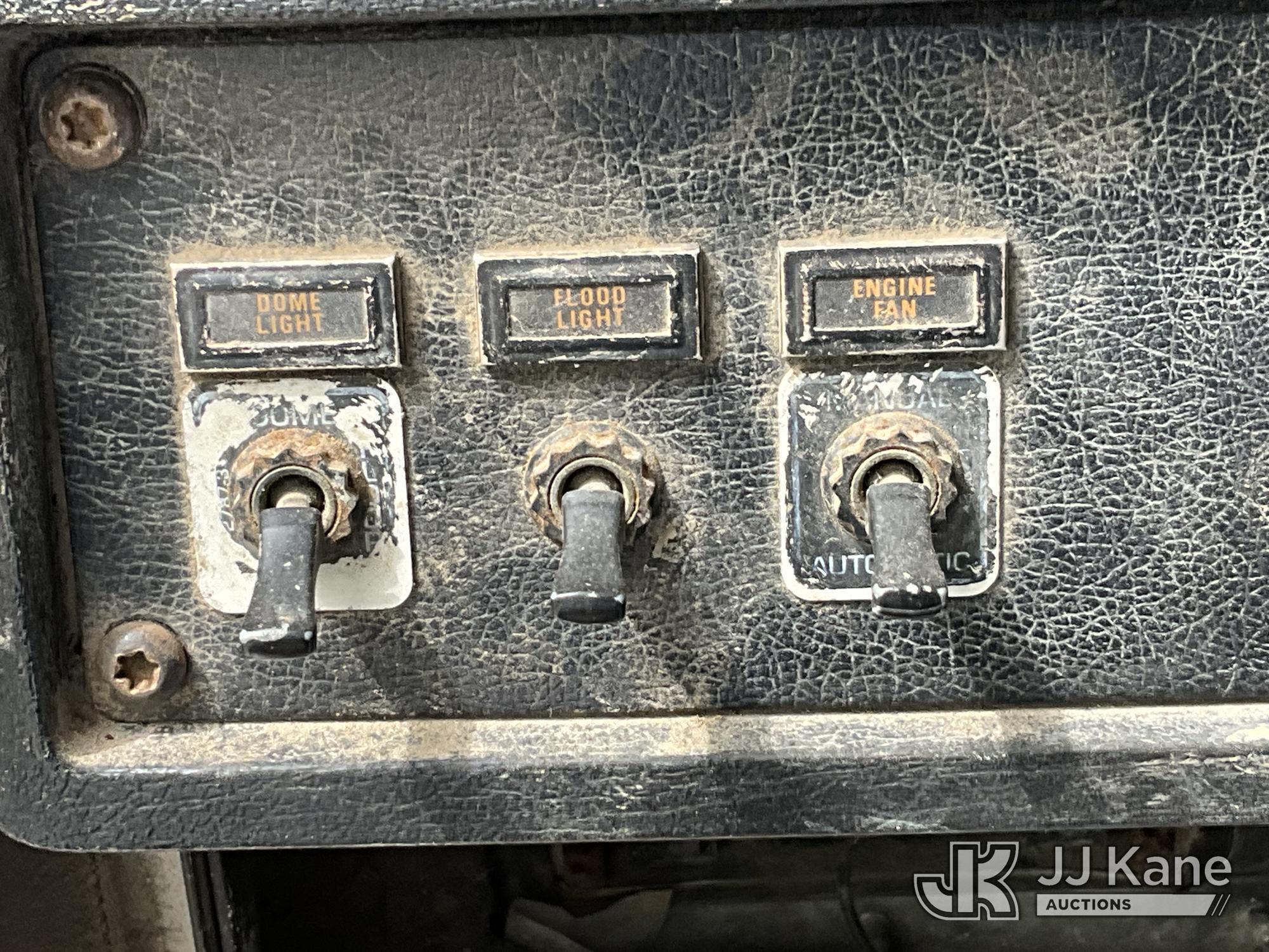 (Sparta, MI) 1996 Kenworth T800 Flatbed Truck Runs & Moves) (Rust, Front Bumper Bent