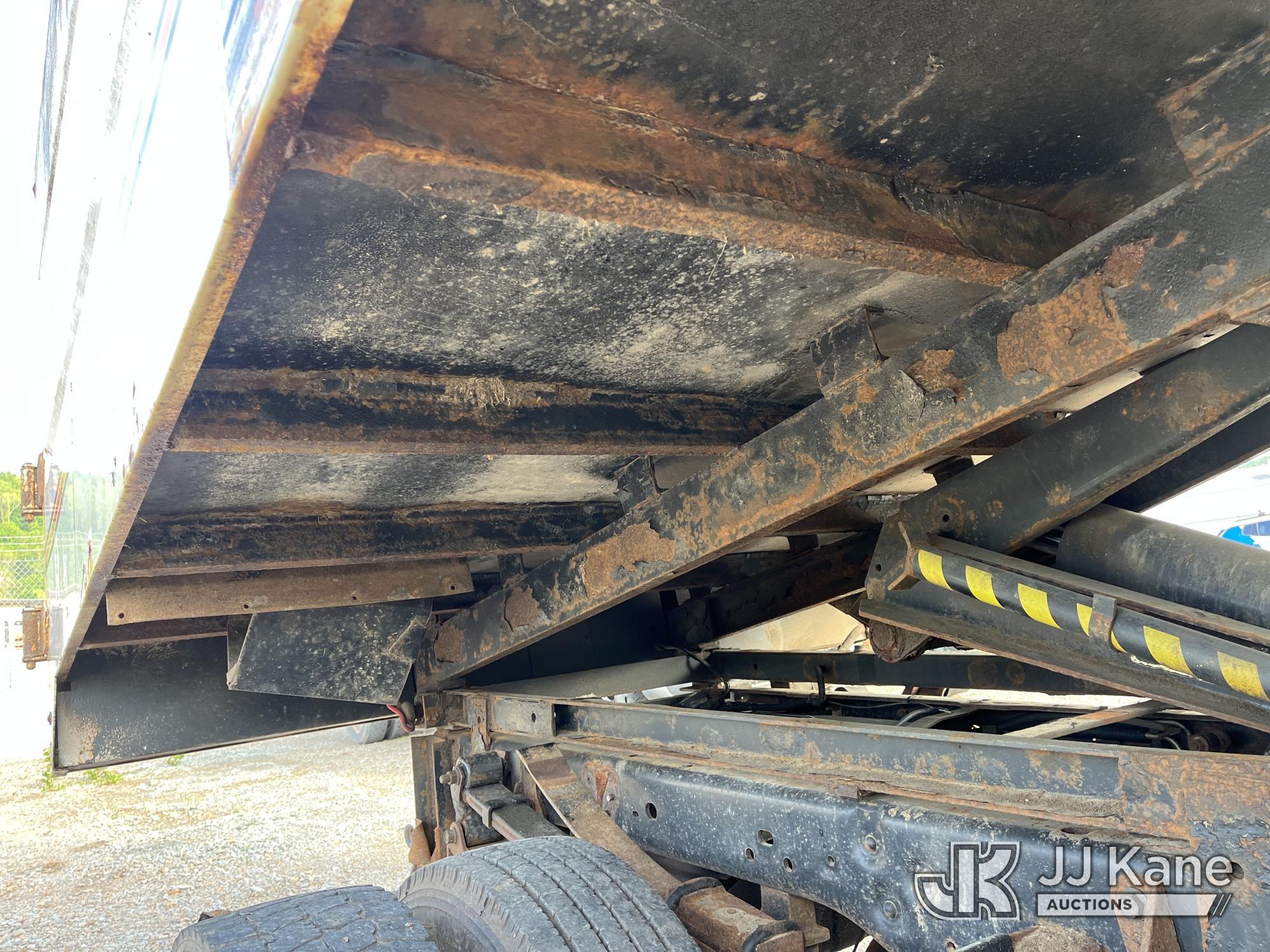 (Smock, PA) 2015 Ford F550 4x4 Chipper Dump Truck Runs, Moves & Operates, Check Engine Light On, Jum