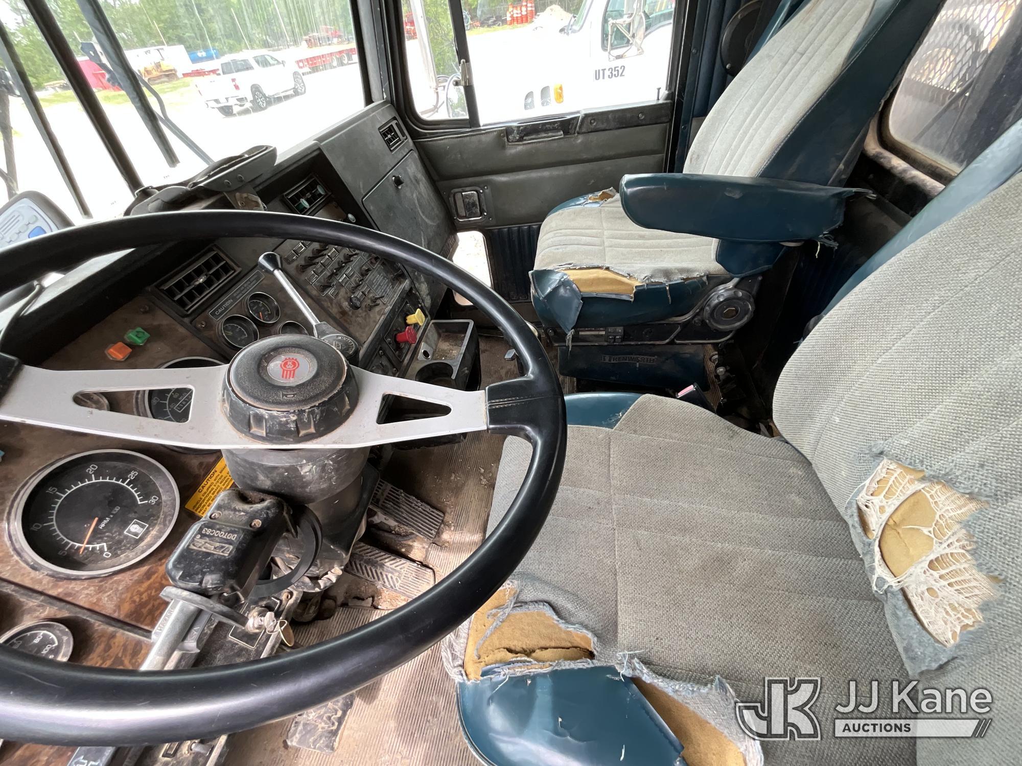 (Sparta, MI) 1996 Kenworth T800 Flatbed Truck Runs & Moves) (Rust, Front Bumper Bent