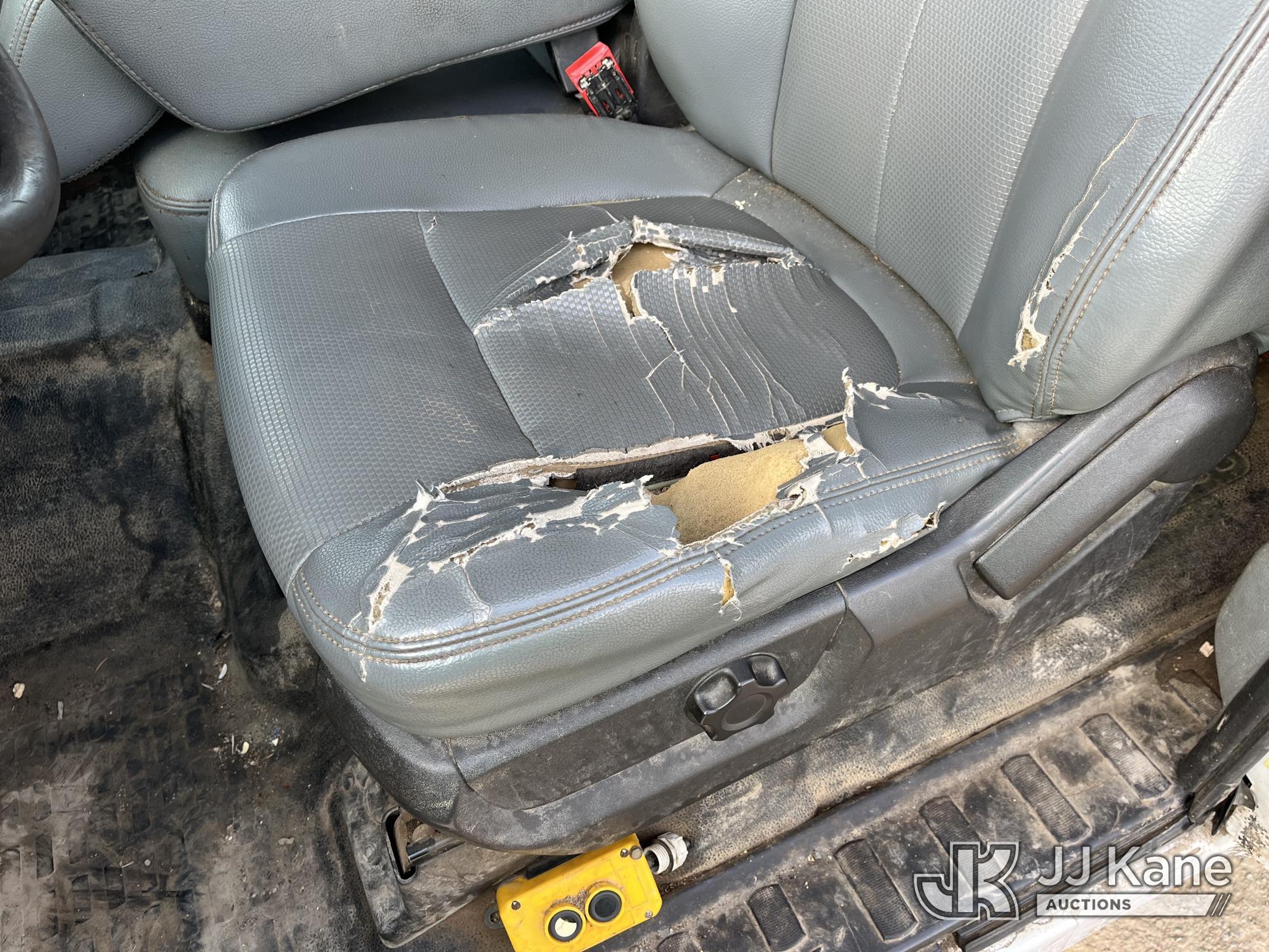 (Smock, PA) 2015 Ford F550 4x4 Chipper Dump Truck Runs, Moves & Operates, Check Engine Light On, Jum