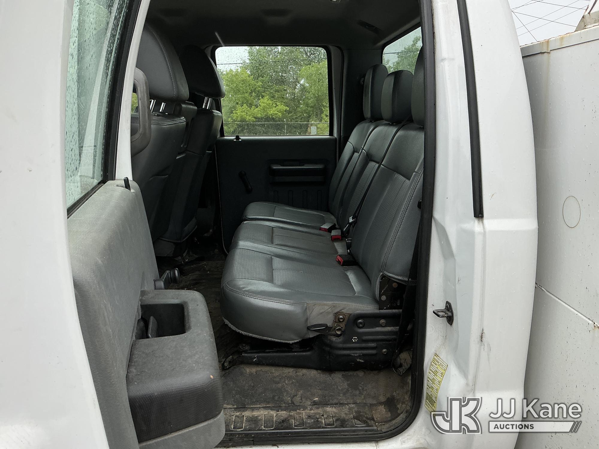 (Fort Wayne, IN) 2015 Ford F550 4x4 Crew-Cab Chipper Dump Truck Runs, Moves & Dump Body Operates) (W