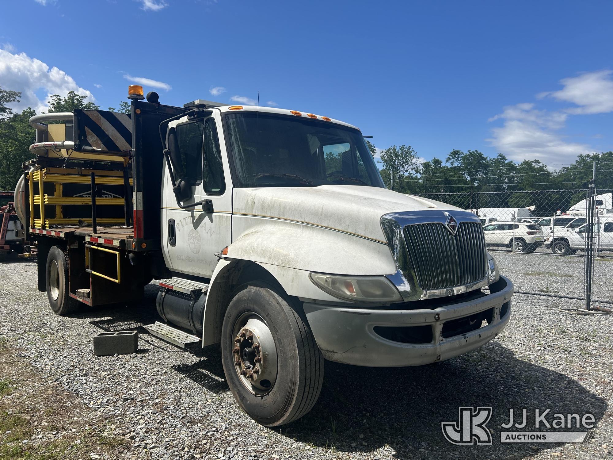 (Hagerstown, MD) 2006 International 4300 Flatbed/Attenuator Truck Not Running, No Power, Condition U