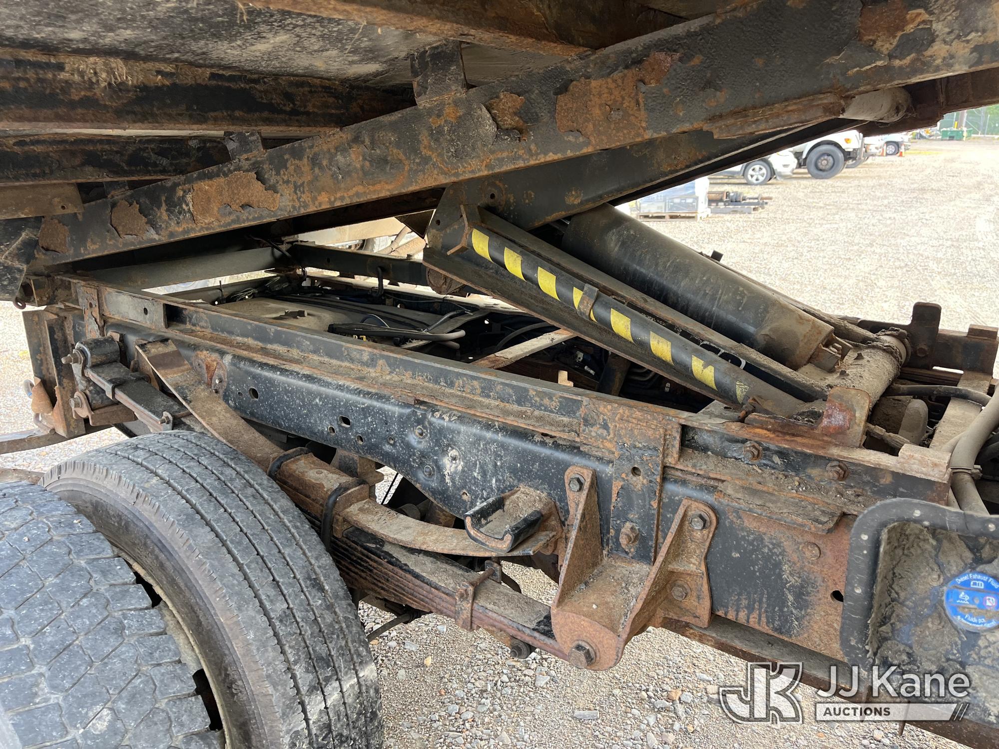 (Smock, PA) 2015 Ford F550 4x4 Chipper Dump Truck Runs, Moves & Operates, Check Engine Light On, Jum