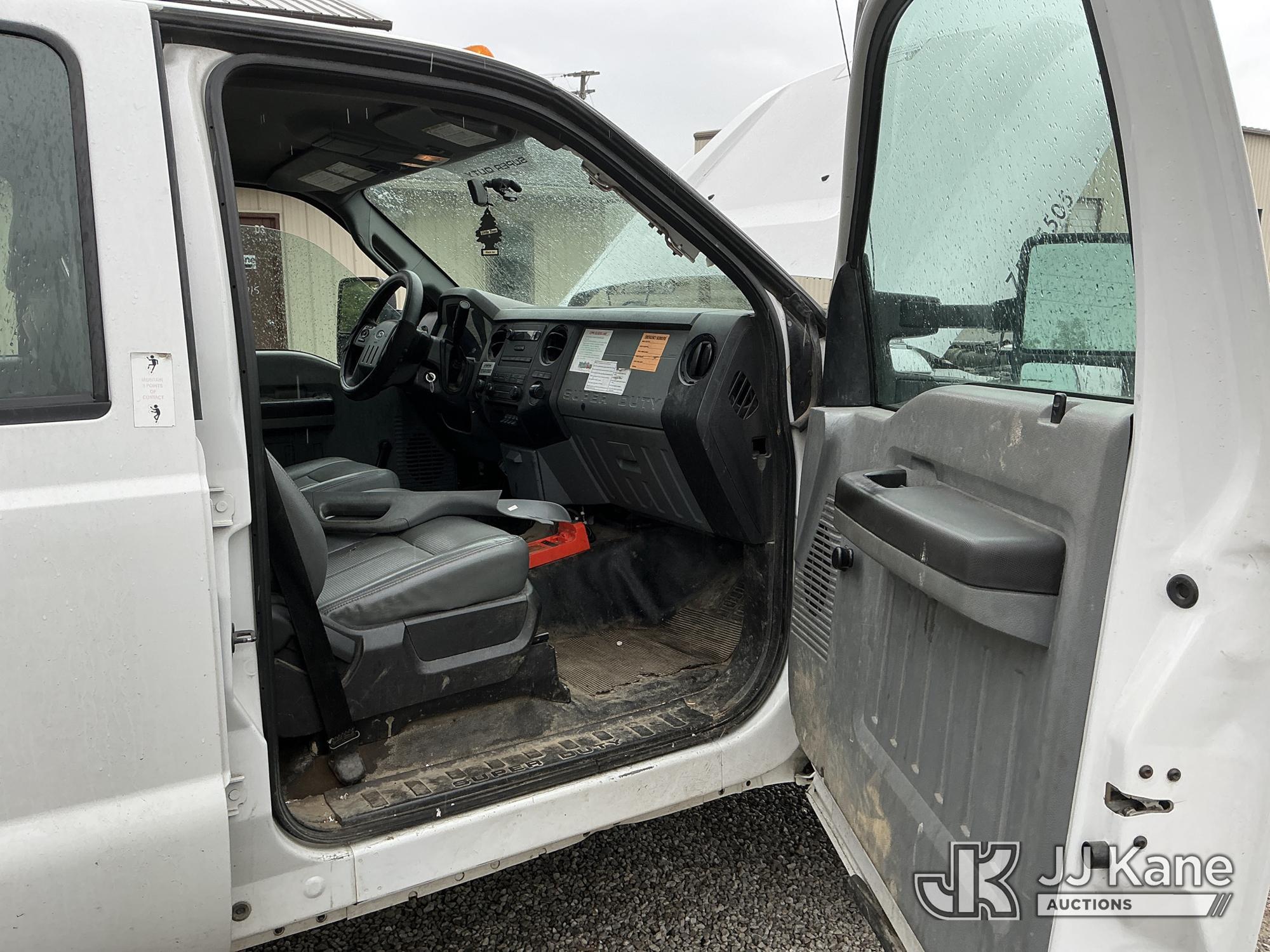 (Fort Wayne, IN) 2015 Ford F550 4x4 Crew-Cab Chipper Dump Truck Runs, Moves & Dump Body Operates) (W