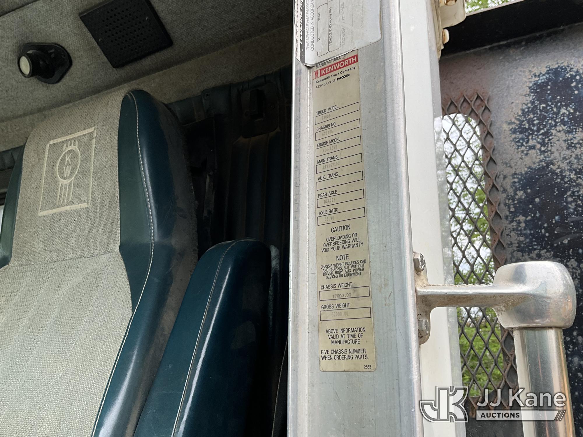 (Sparta, MI) 1996 Kenworth T800 Flatbed Truck Runs & Moves) (Rust, Front Bumper Bent