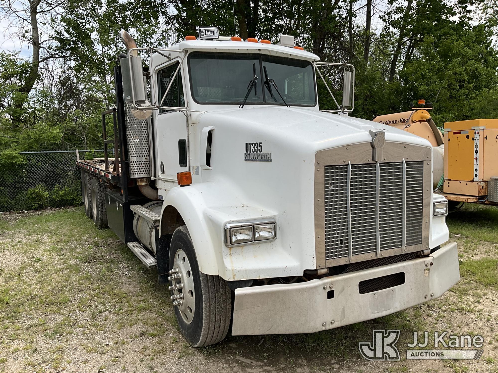 (Sparta, MI) 1996 Kenworth T800 Flatbed Truck Runs & Moves) (Rust, Front Bumper Bent