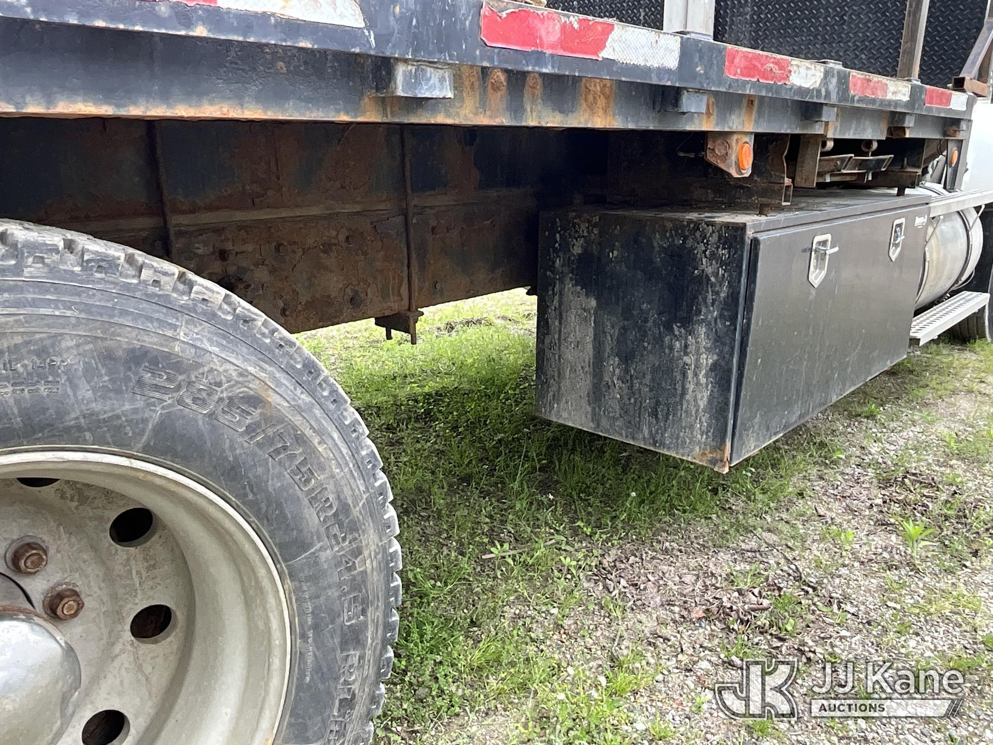 (Sparta, MI) 1996 Kenworth T800 Flatbed Truck Runs & Moves) (Rust, Front Bumper Bent
