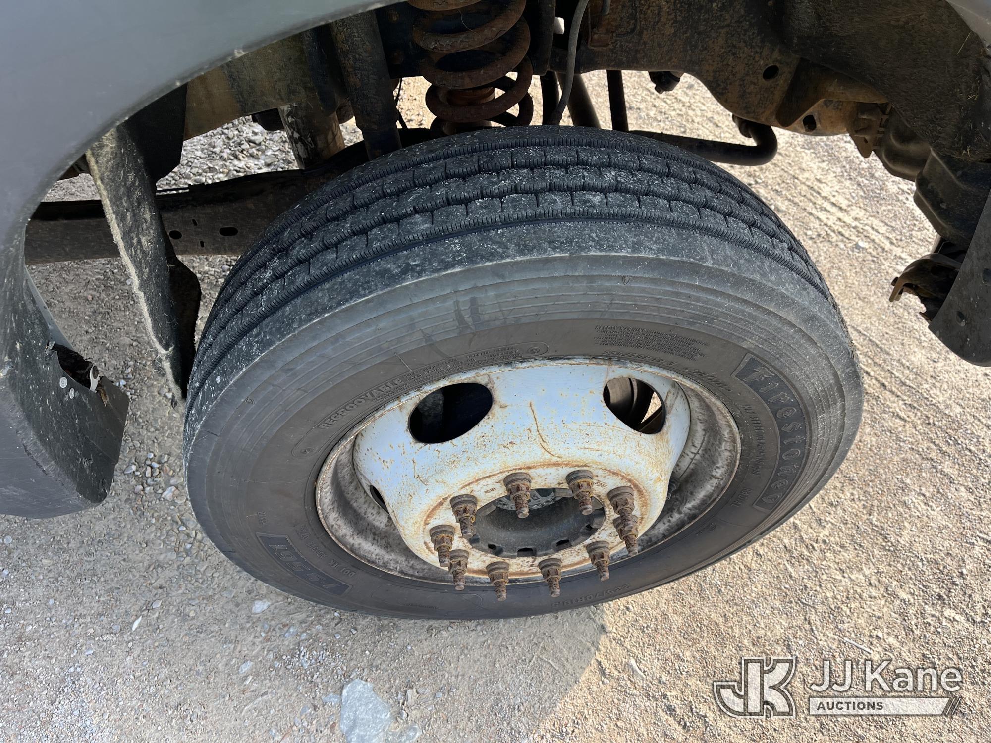 (Smock, PA) 2015 Ford F550 4x4 Chipper Dump Truck Runs, Moves & Operates, Check Engine Light On, Jum