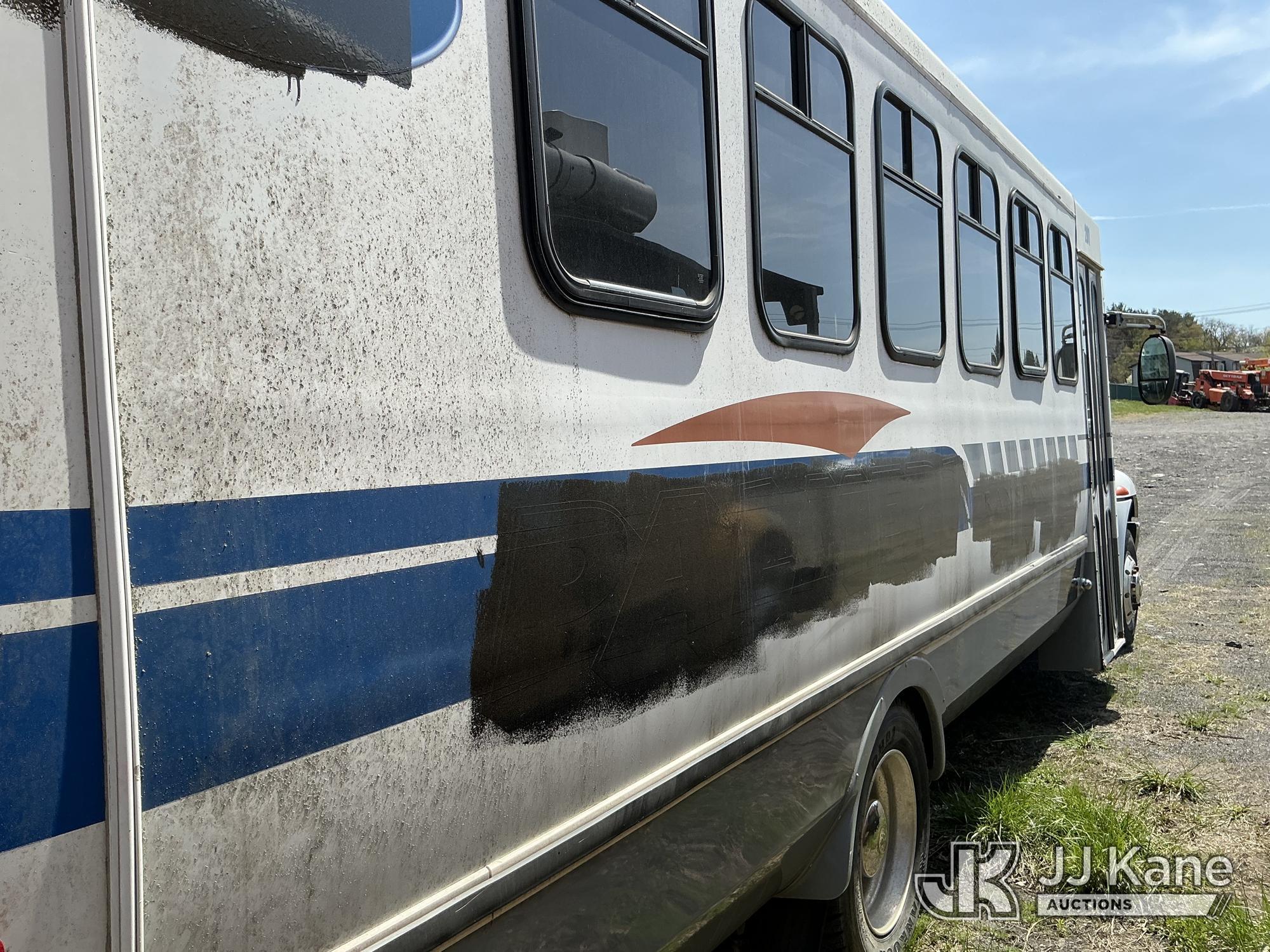 (Plains, PA) 2004 International 3200 Cutaway Passenger Bus Not Running, Must Tow, Animal Waste Smell