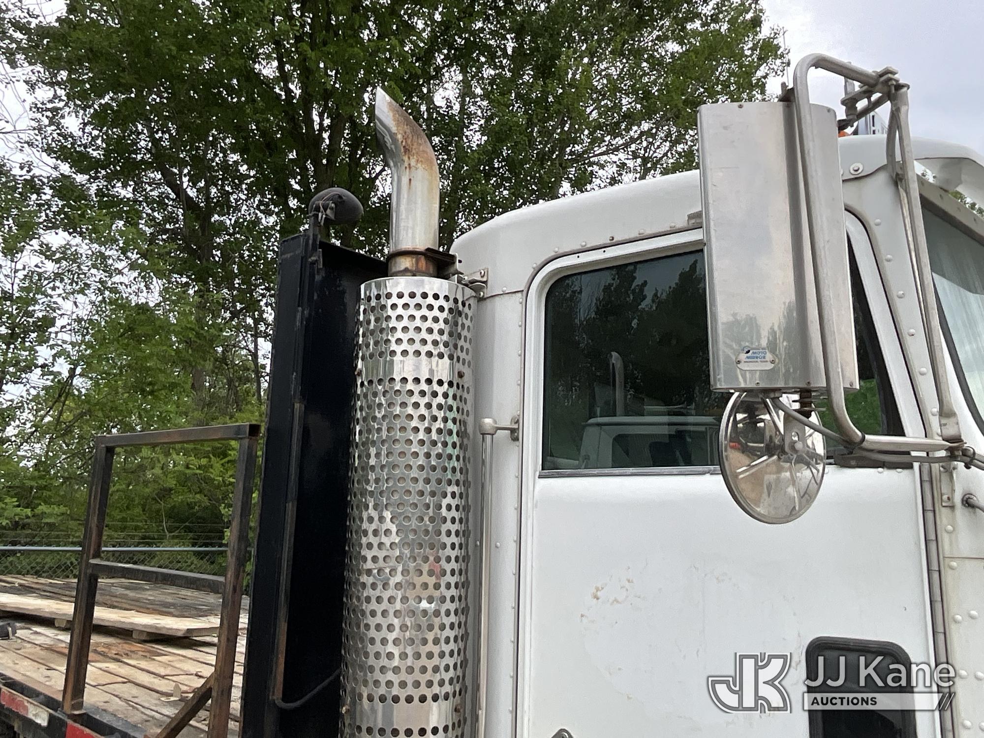 (Sparta, MI) 1996 Kenworth T800 Flatbed Truck Runs & Moves) (Rust, Front Bumper Bent