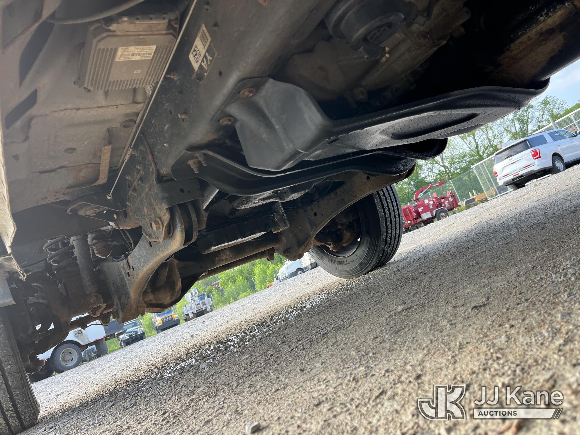 (Smock, PA) 2015 Ford F550 4x4 Chipper Dump Truck Runs, Moves & Operates, Check Engine Light On, Jum