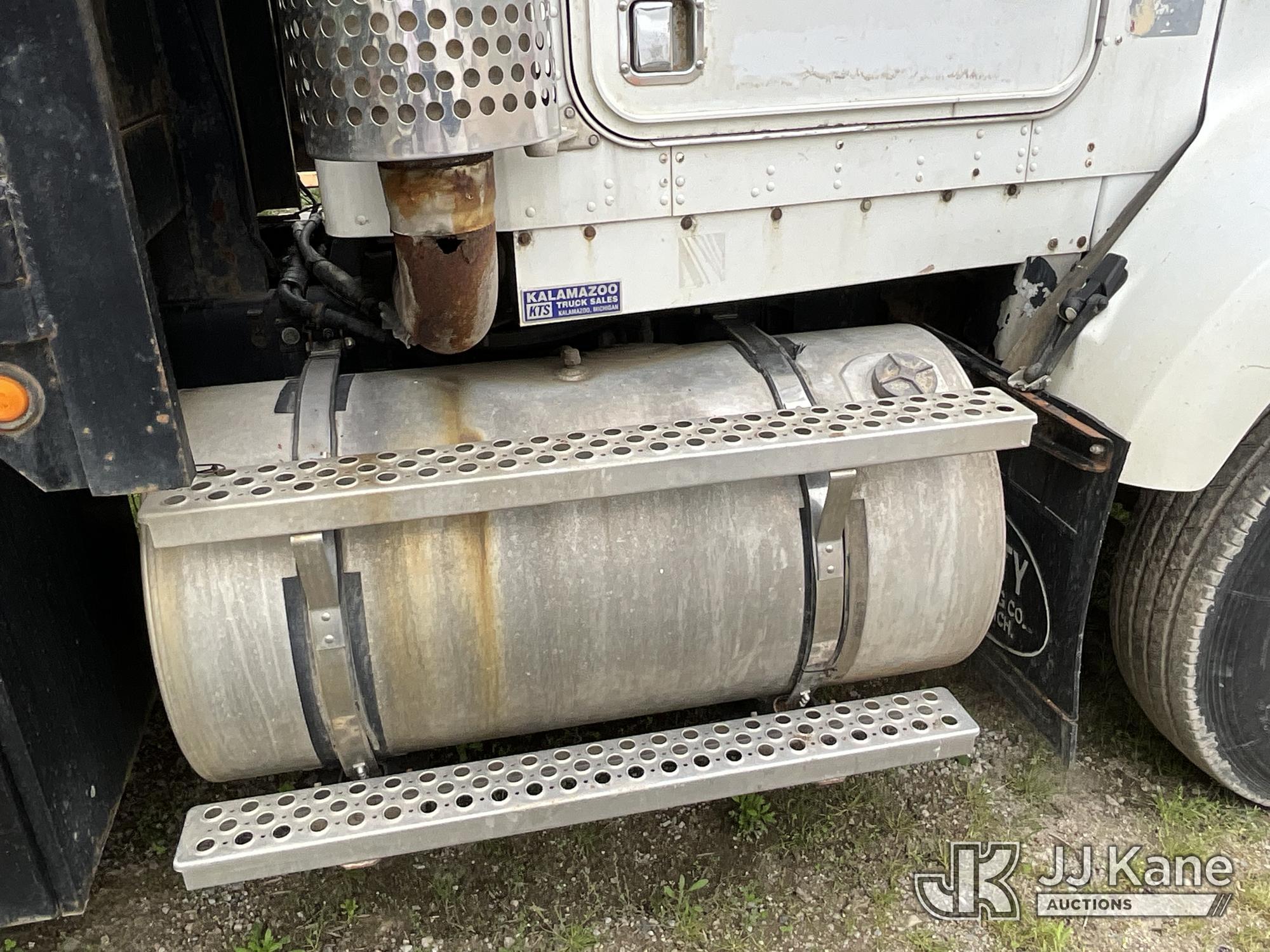 (Sparta, MI) 1996 Kenworth T800 Flatbed Truck Runs & Moves) (Rust, Front Bumper Bent