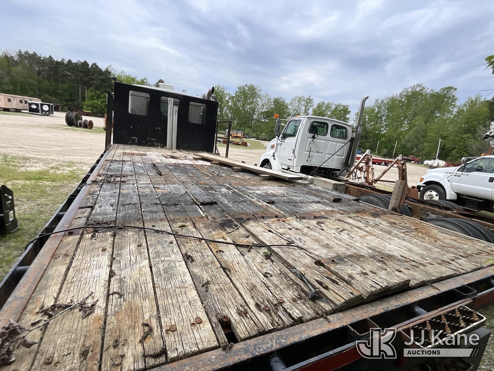 (Sparta, MI) 1996 Kenworth T800 Flatbed Truck Runs & Moves) (Rust, Front Bumper Bent