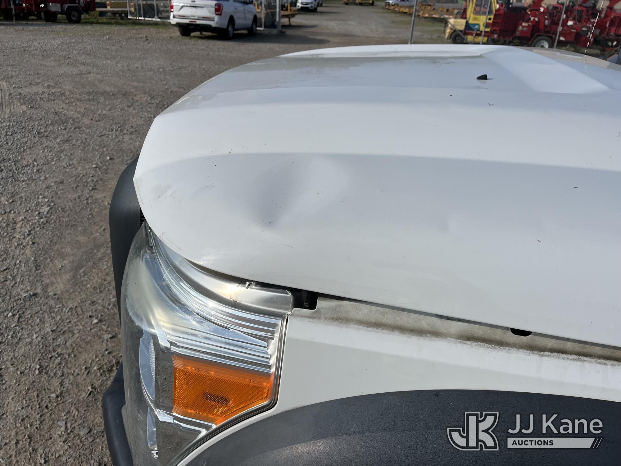 (Smock, PA) 2015 Ford F550 4x4 Chipper Dump Truck Runs, Moves & Operates, Check Engine Light On, Jum