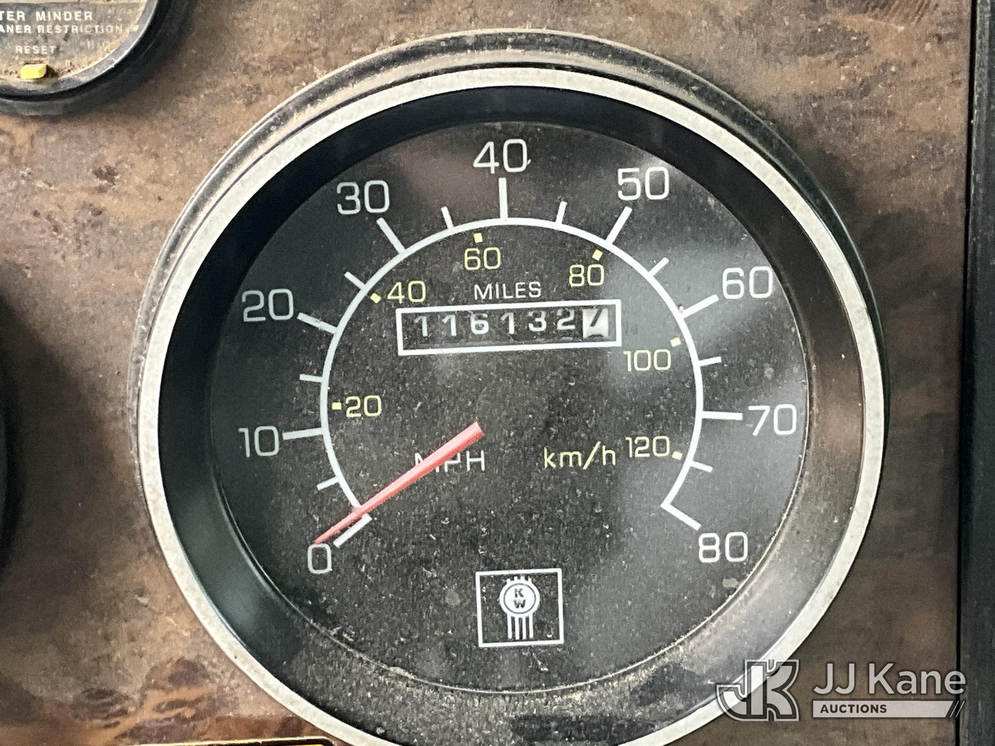(Sparta, MI) 1996 Kenworth T800 Flatbed Truck Runs & Moves) (Rust, Front Bumper Bent