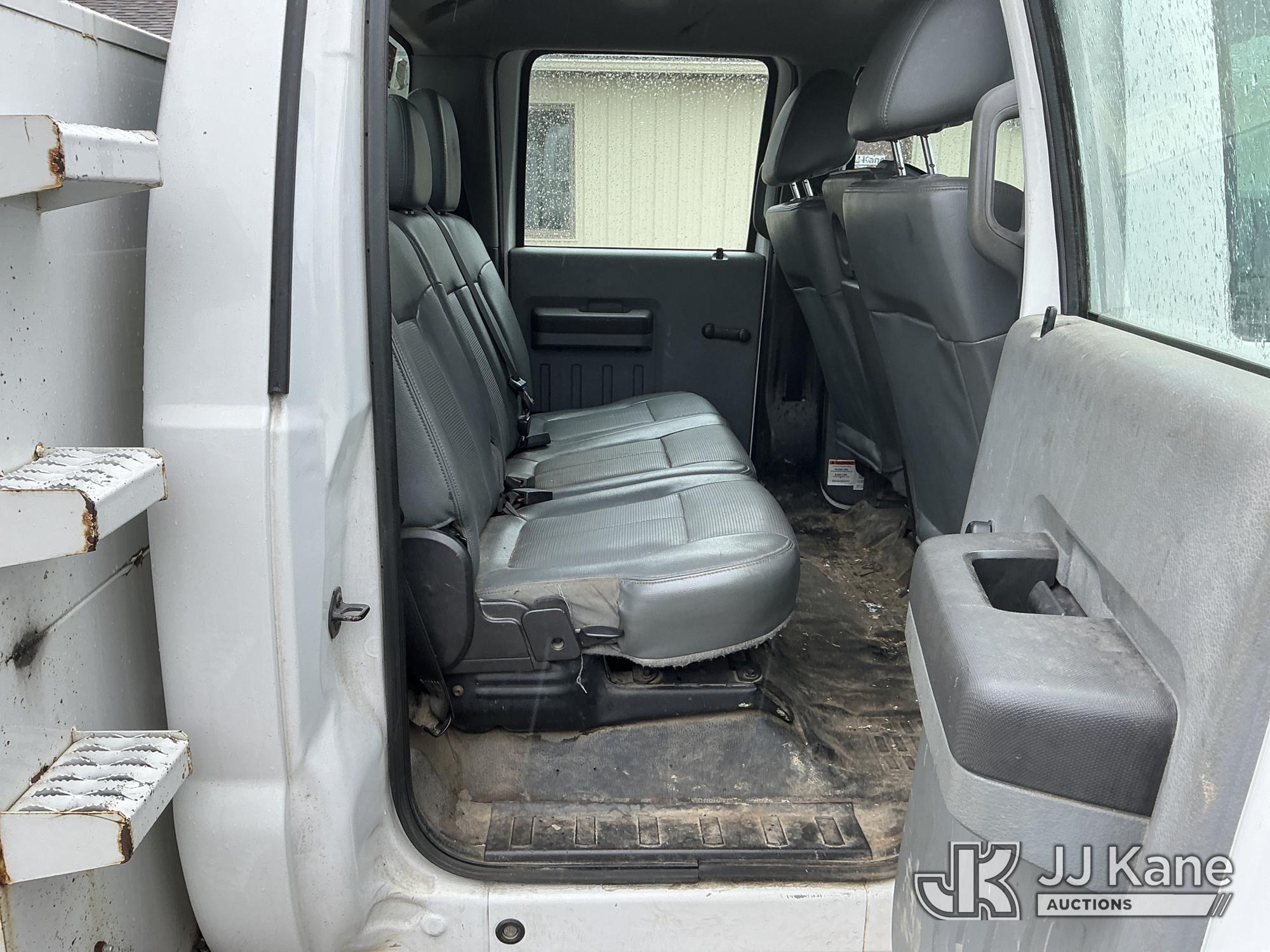 (Fort Wayne, IN) 2015 Ford F550 4x4 Crew-Cab Chipper Dump Truck Runs, Moves & Dump Body Operates) (W