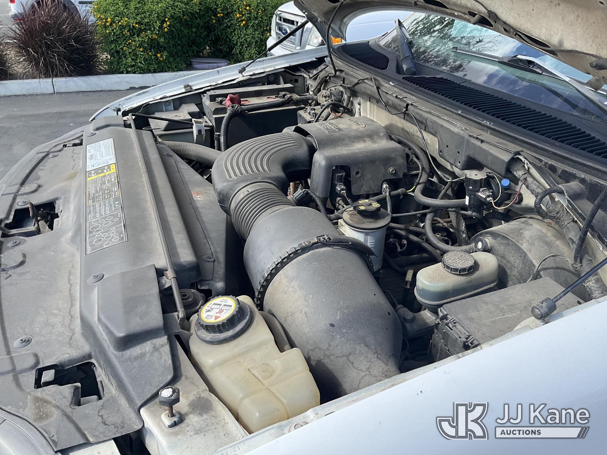 (Jurupa Valley, CA) 2003 Ford F-150 Extended-Cab Pickup Truck Runs & Moves) (Engine Light On