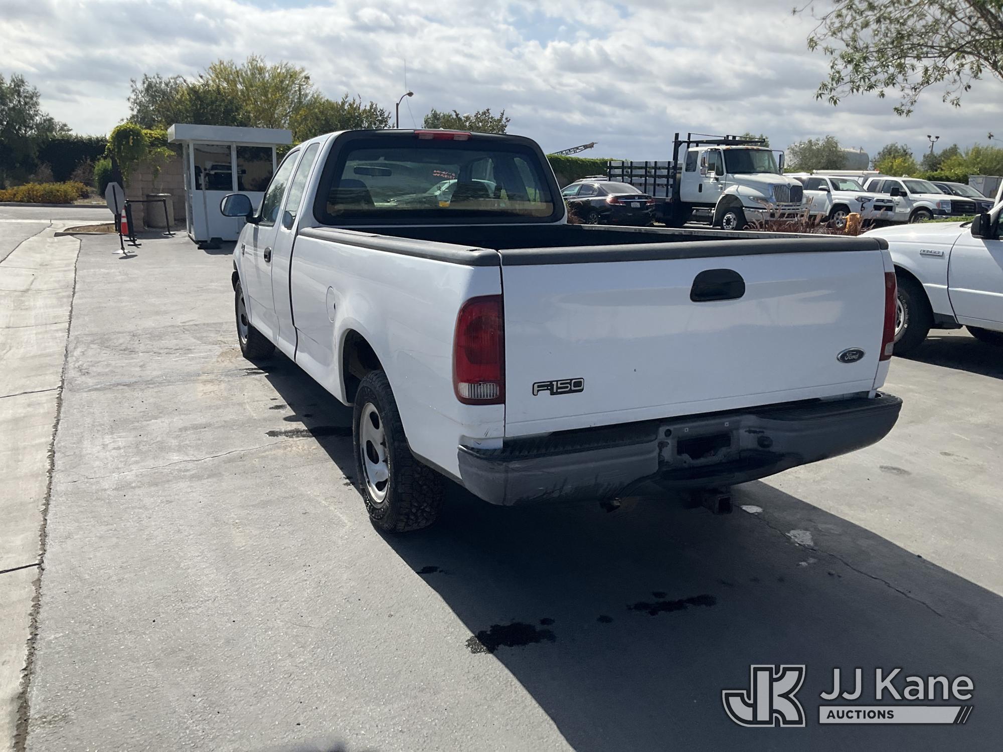(Jurupa Valley, CA) 2003 Ford F-150 Extended-Cab Pickup Truck Runs & Moves) (Engine Light On
