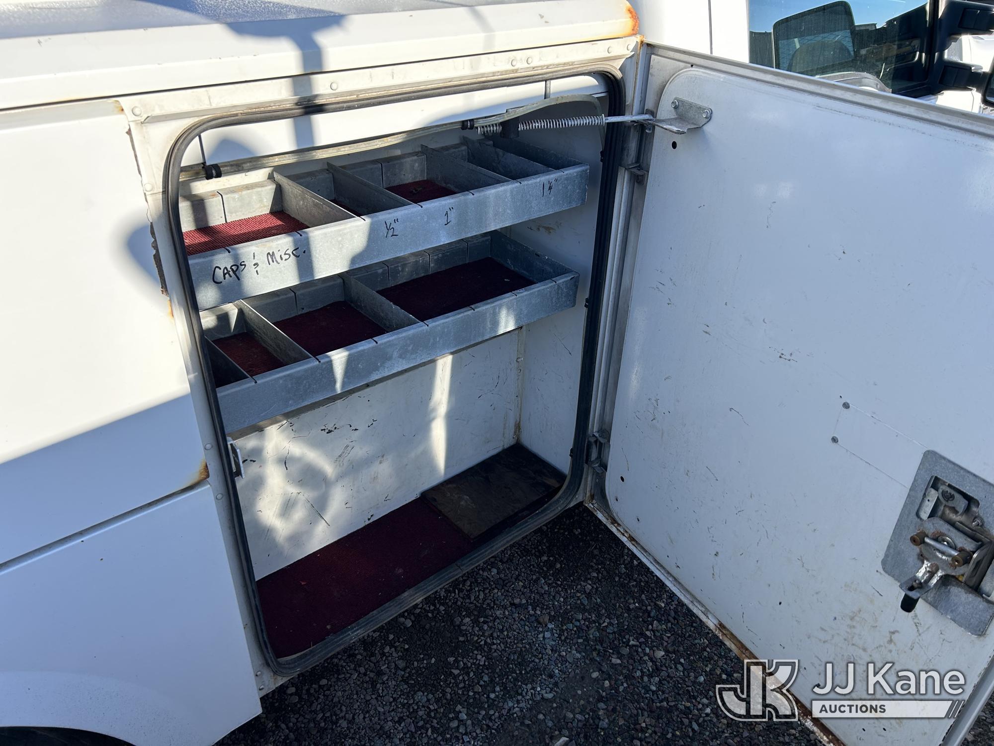 (Kalispell, MT) 2009 Ford F350 4x4 Enclosed Service Truck Runs & Moves) (Jump To Start, Driver Door