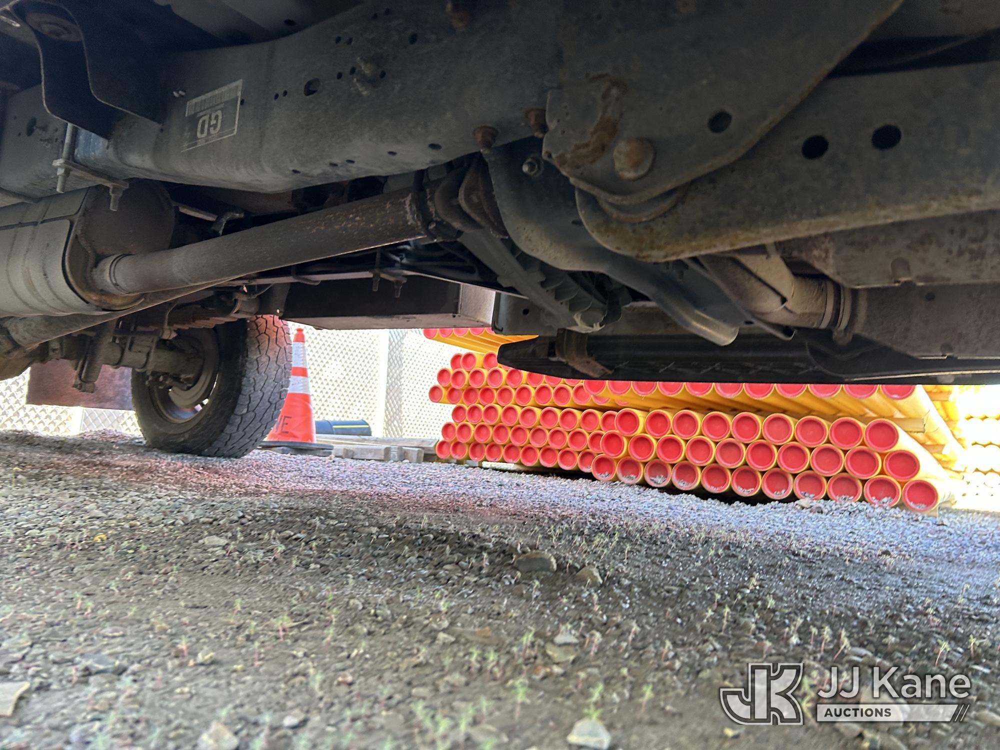 (Kalispell, MT) 2009 Ford F350 4x4 Enclosed Service Truck Runs & Moves) (Jump To Start, Driver Door