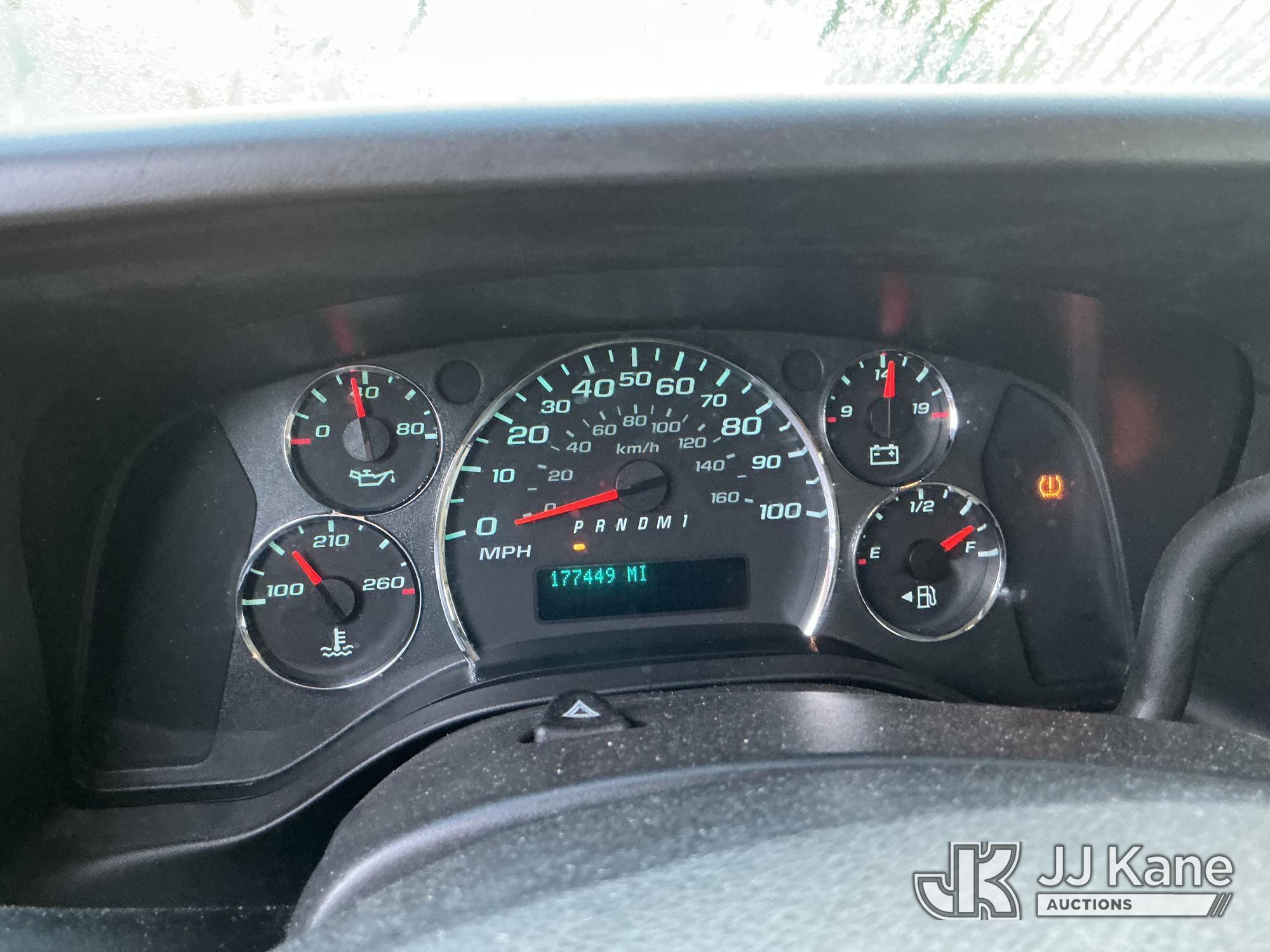 (Tampa, FL) 2011 Chevrolet Express G2500 Cargo Van Runs & Moves) (Jump To Start, Body/Paint Damage)
