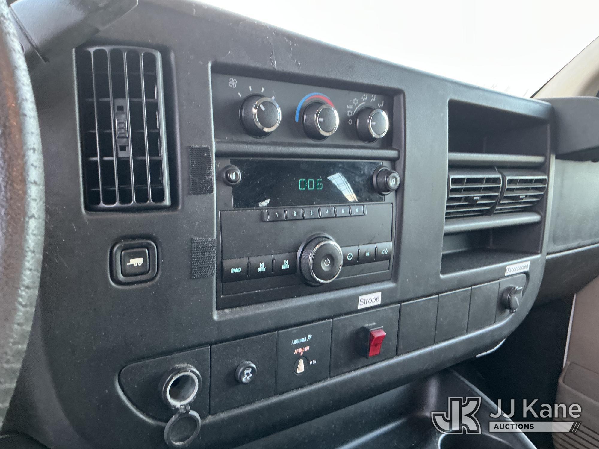 (Tampa, FL) 2011 Chevrolet Express G2500 Cargo Van Runs & Moves) (Jump To Start, Body/Paint Damage)