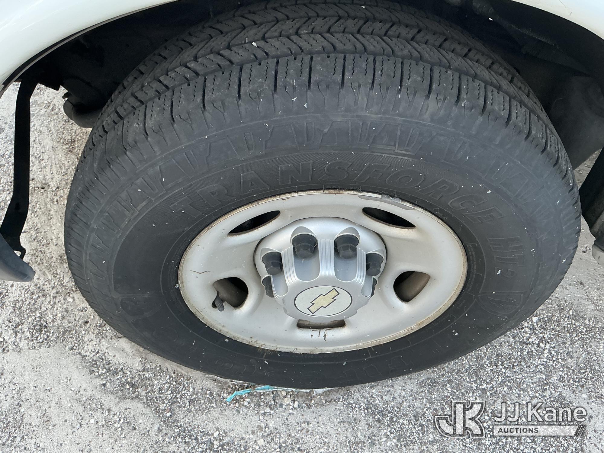 (Tampa, FL) 2011 Chevrolet Express G2500 Cargo Van Runs & Moves) (Jump To Start, Body/Paint Damage)