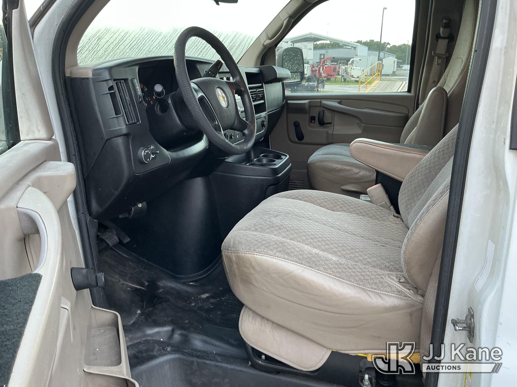 (Tampa, FL) 2011 Chevrolet Express G2500 Cargo Van Runs & Moves) (Jump To Start, Body/Paint Damage)