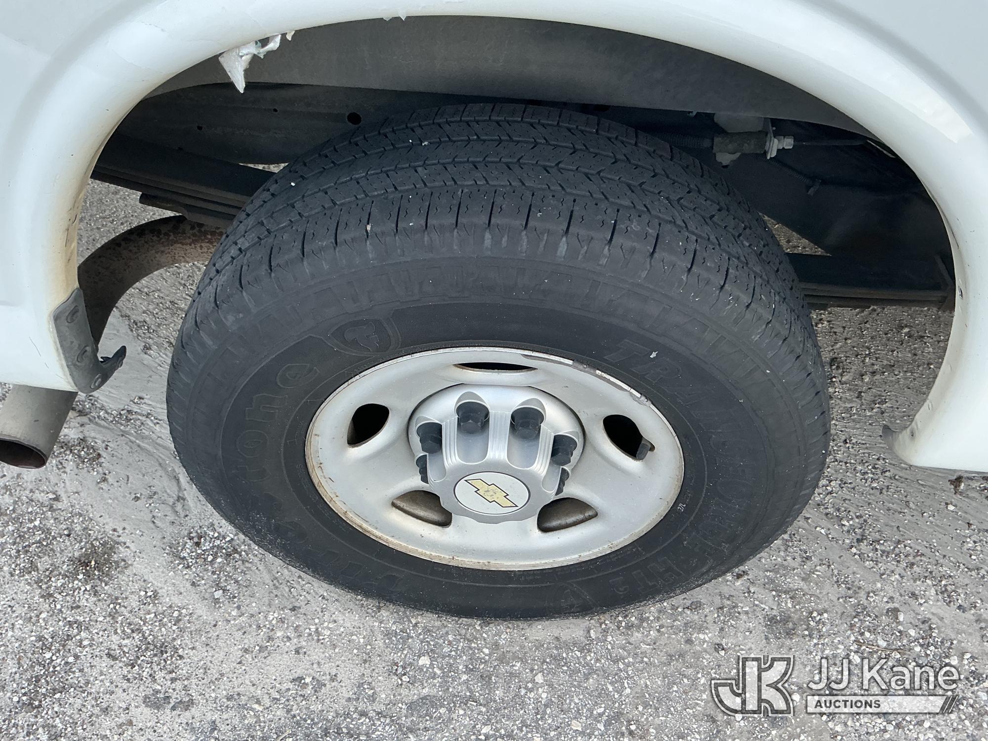 (Tampa, FL) 2011 Chevrolet Express G2500 Cargo Van Runs & Moves) (Jump To Start, Body/Paint Damage)