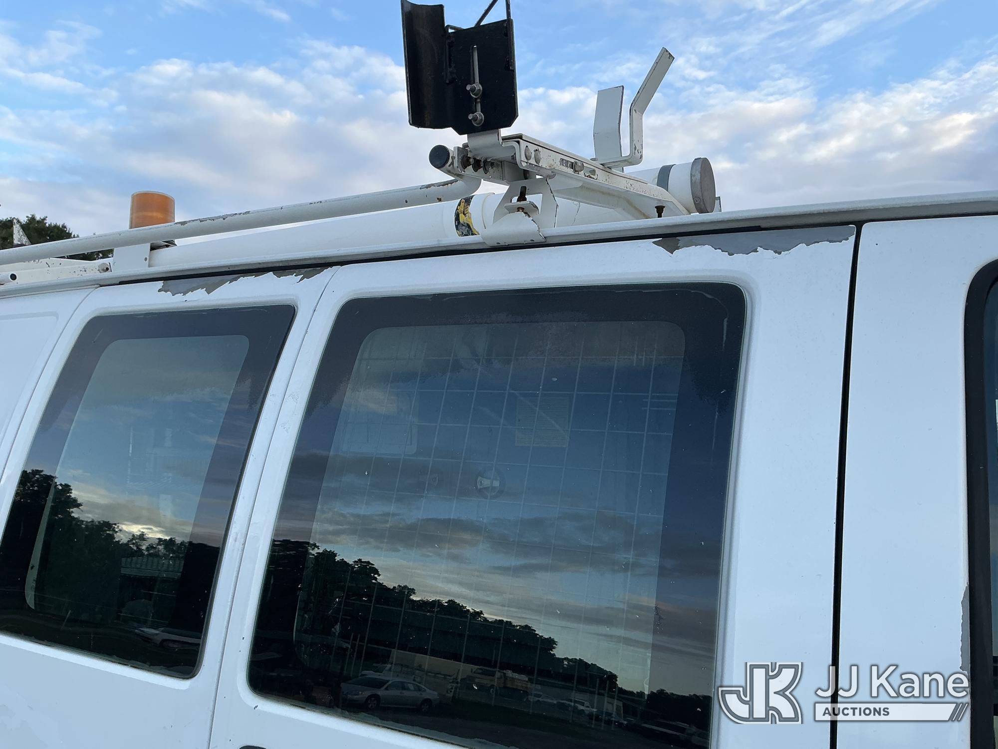 (Tampa, FL) 2011 Chevrolet Express G2500 Cargo Van Runs & Moves) (Jump To Start, Body/Paint Damage)