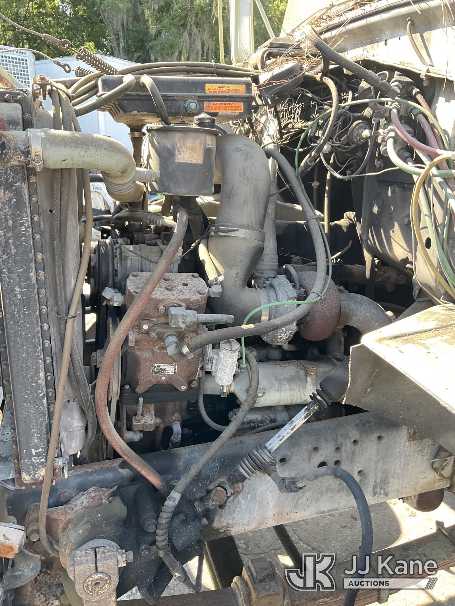 (Ocala, FL) 1989 Ford LNT8000F T/A Dump Truck Not Running, Condition Unknown, Body & Paint Damage