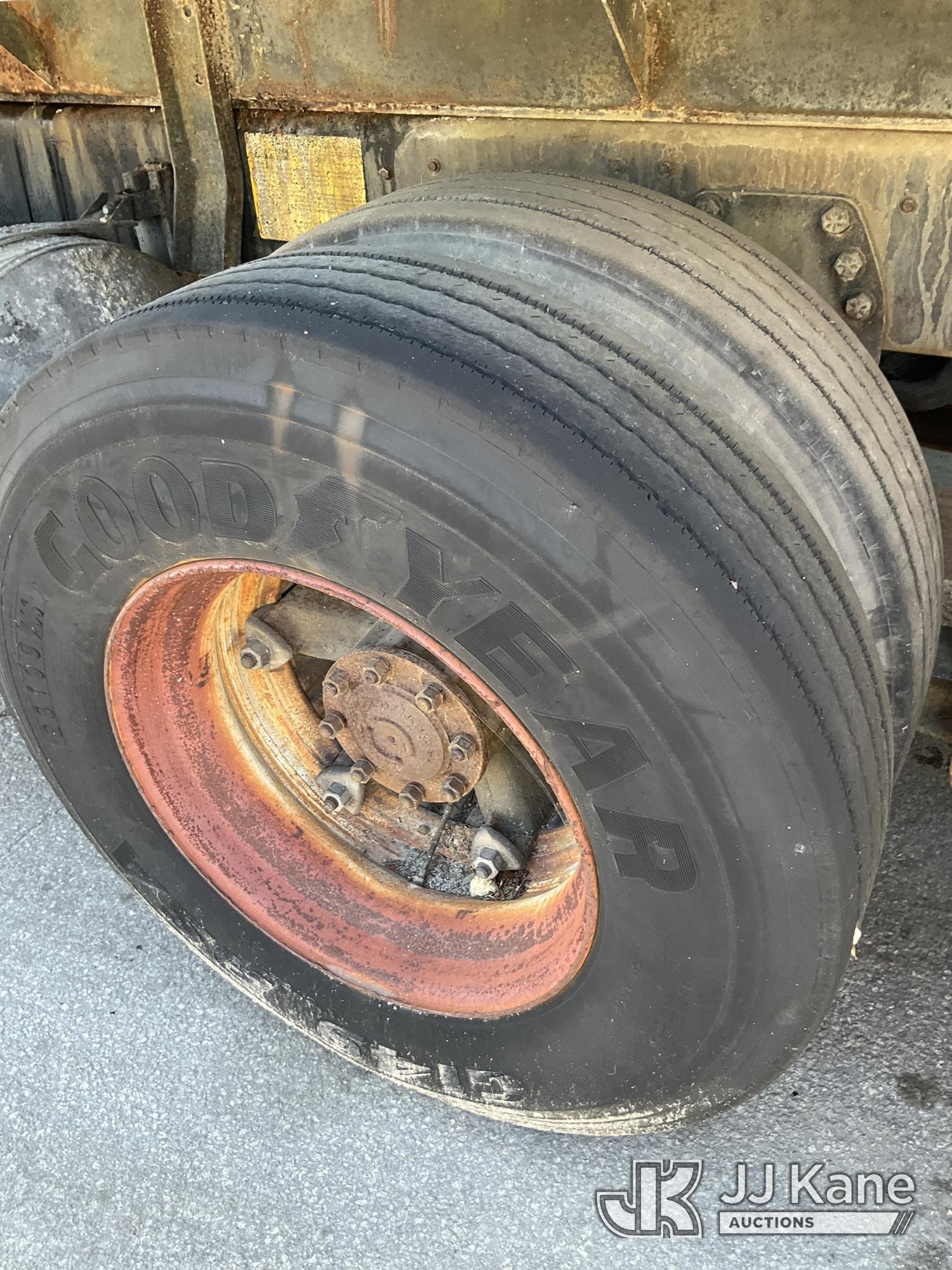 (Ocala, FL) 1989 Ford LNT8000F T/A Dump Truck Not Running, Condition Unknown, Body & Paint Damage