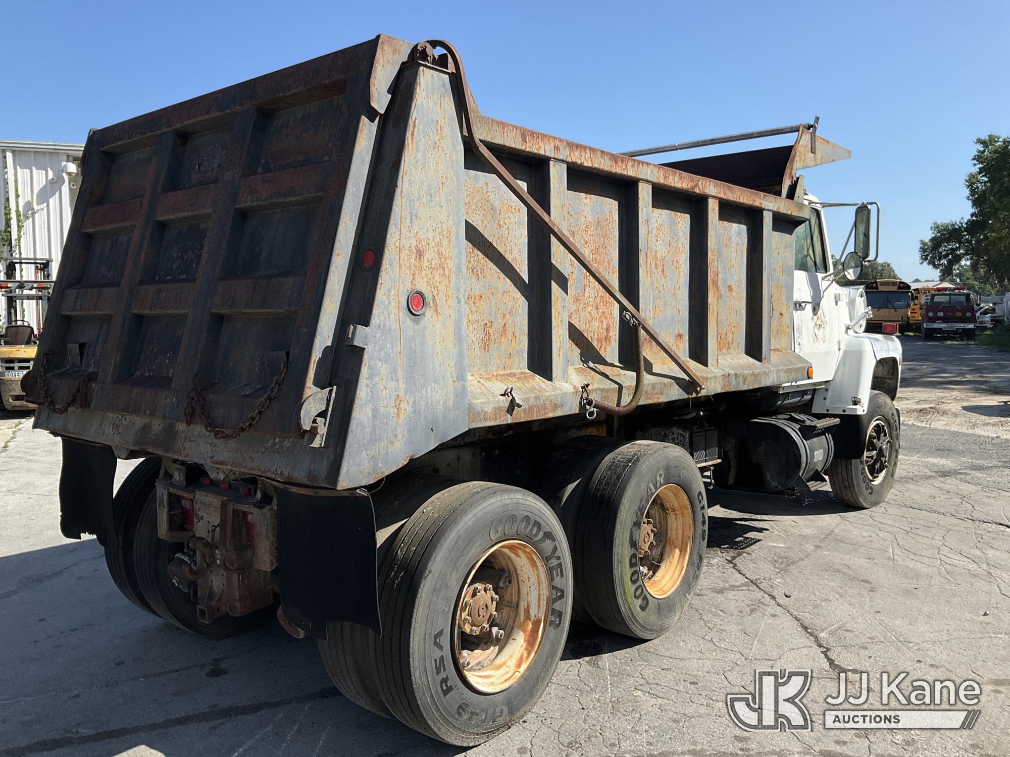 (Ocala, FL) 1989 Ford LNT8000F T/A Dump Truck Not Running, Condition Unknown, Body & Paint Damage