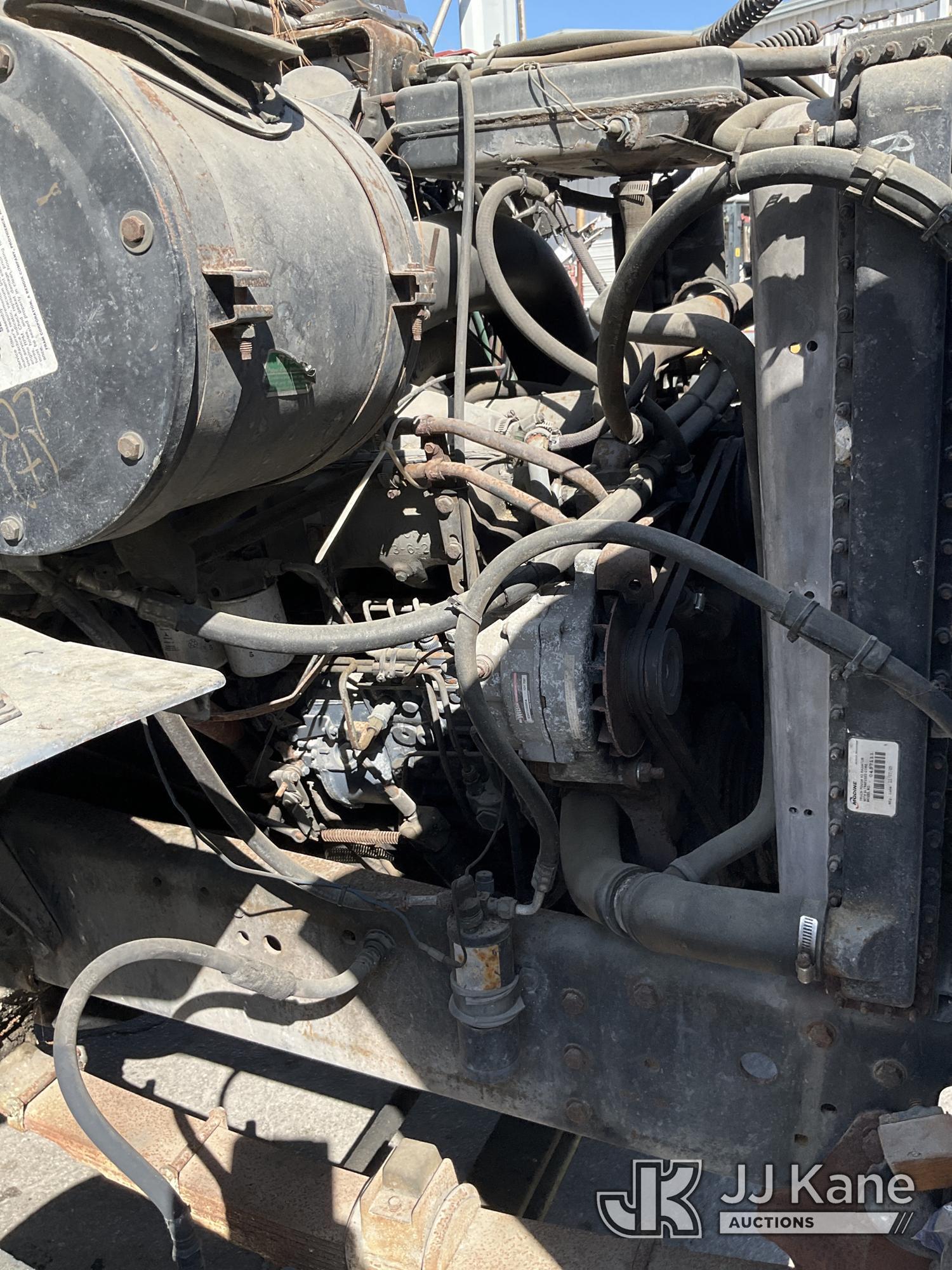 (Ocala, FL) 1989 Ford LNT8000F T/A Dump Truck Not Running, Condition Unknown, Body & Paint Damage